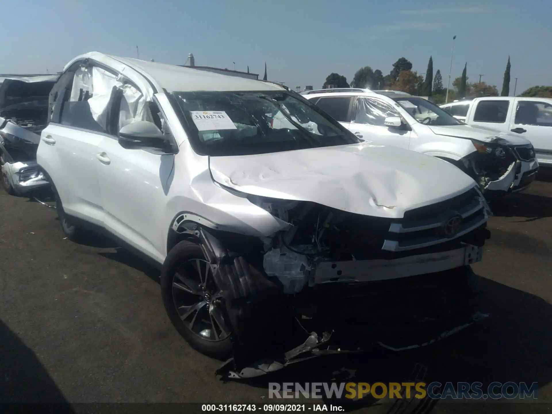 1 Photograph of a damaged car 5TDZARFH2KS045043 TOYOTA HIGHLANDER 2019