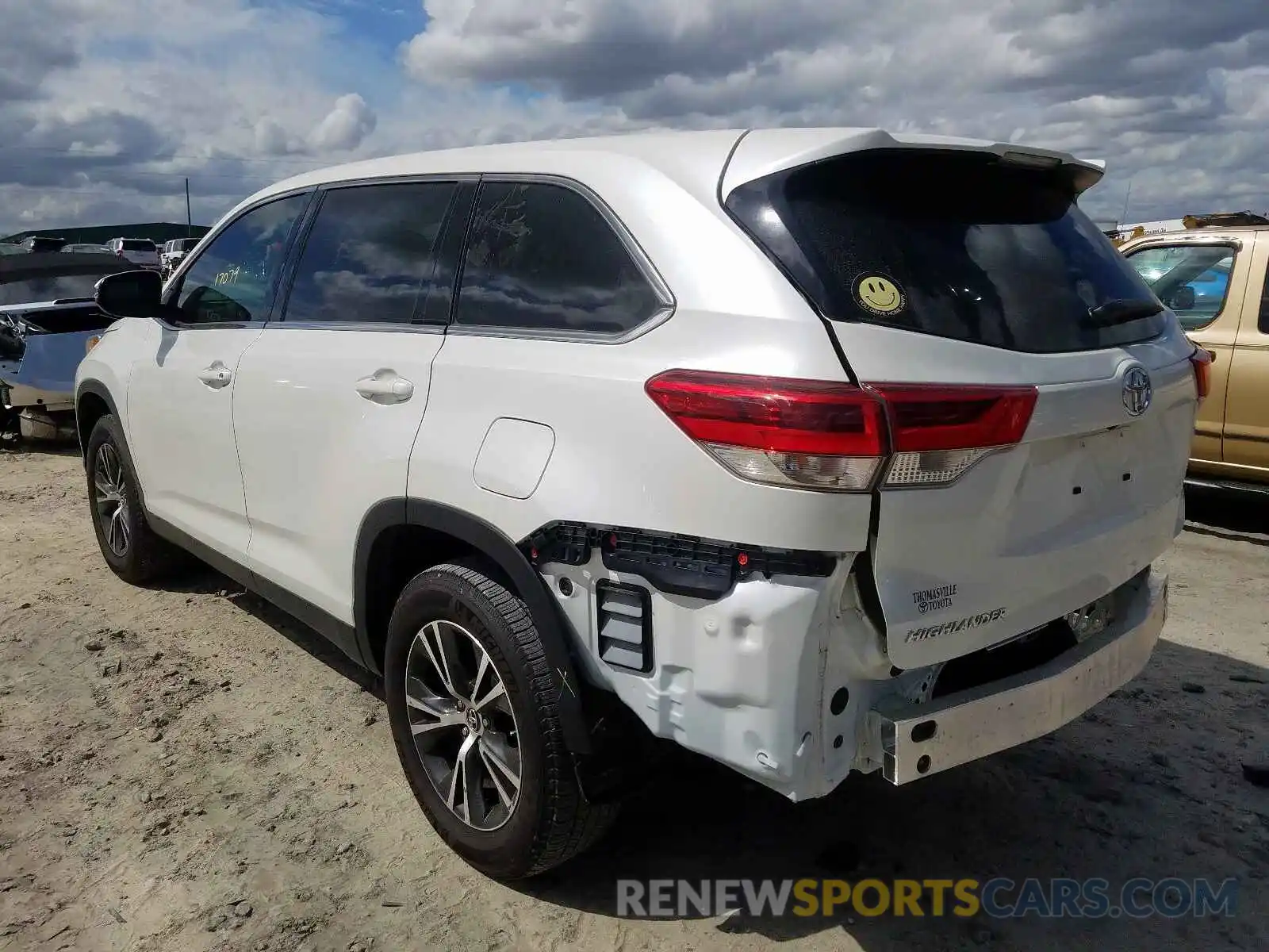 3 Photograph of a damaged car 5TDZARFH2KS046077 TOYOTA HIGHLANDER 2019