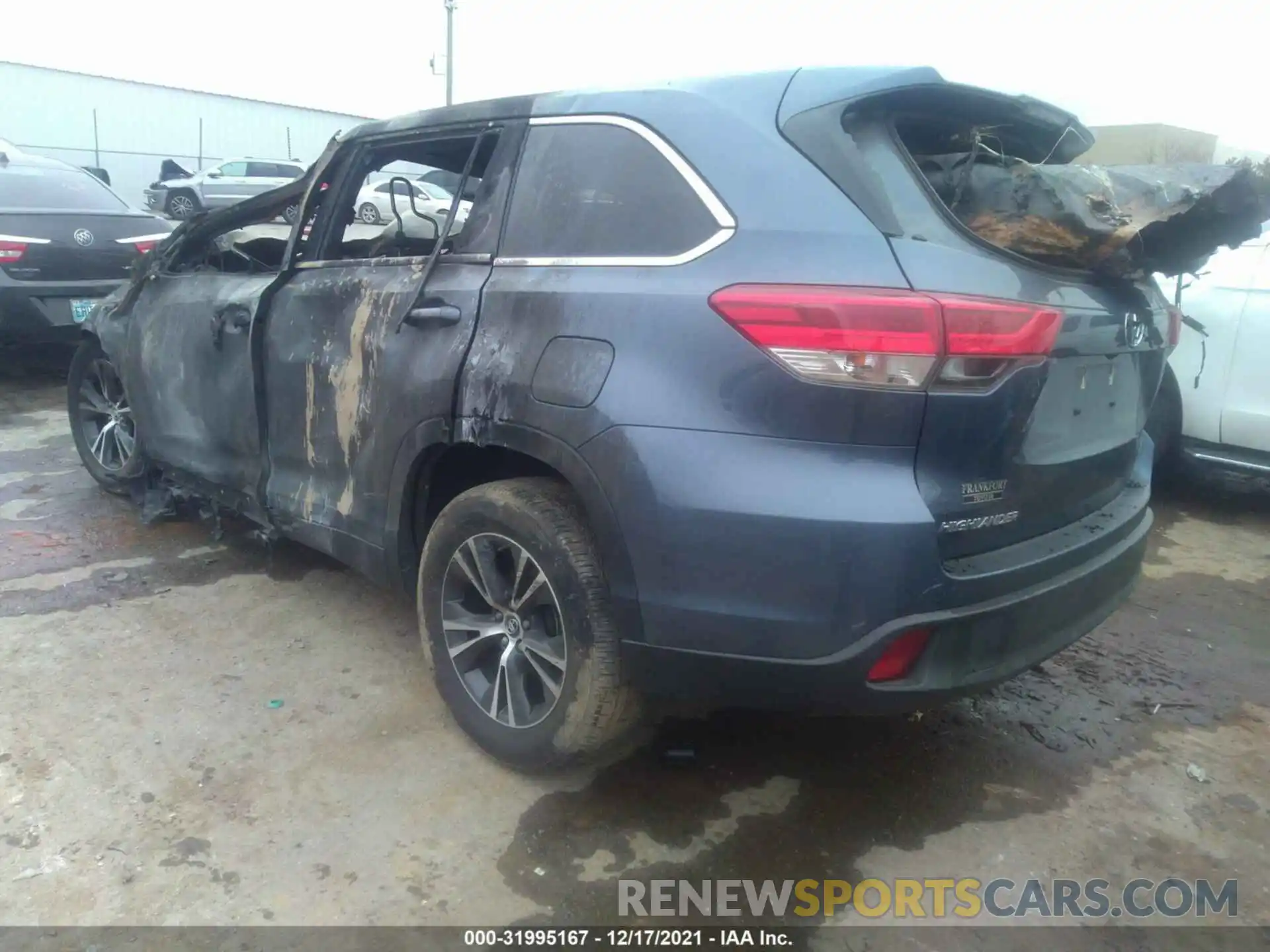 3 Photograph of a damaged car 5TDZARFH2KS046922 TOYOTA HIGHLANDER 2019