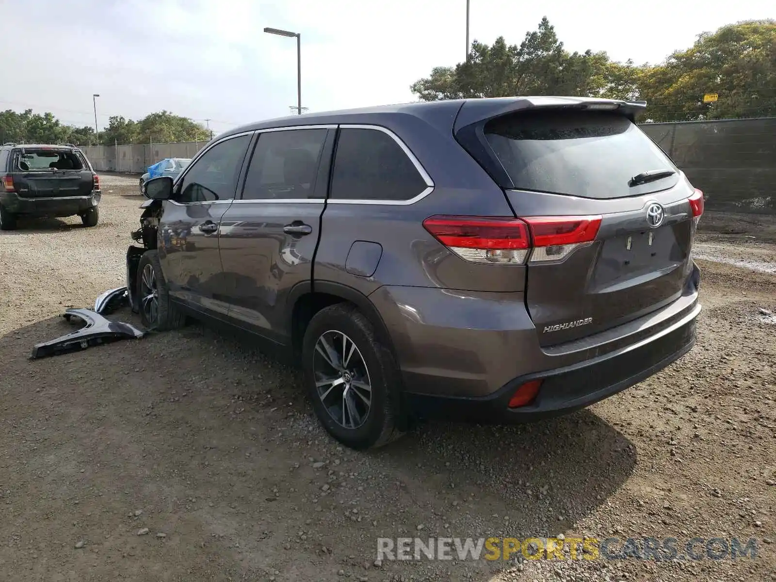 3 Photograph of a damaged car 5TDZARFH2KS047083 TOYOTA HIGHLANDER 2019