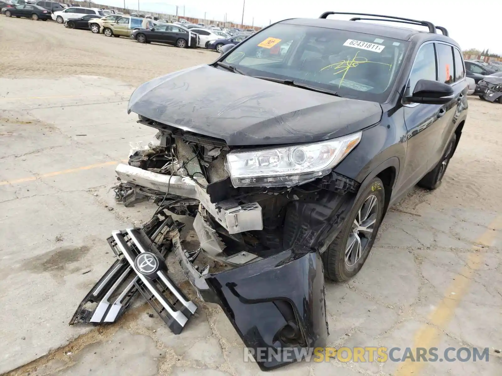 2 Photograph of a damaged car 5TDZARFH2KS047777 TOYOTA HIGHLANDER 2019