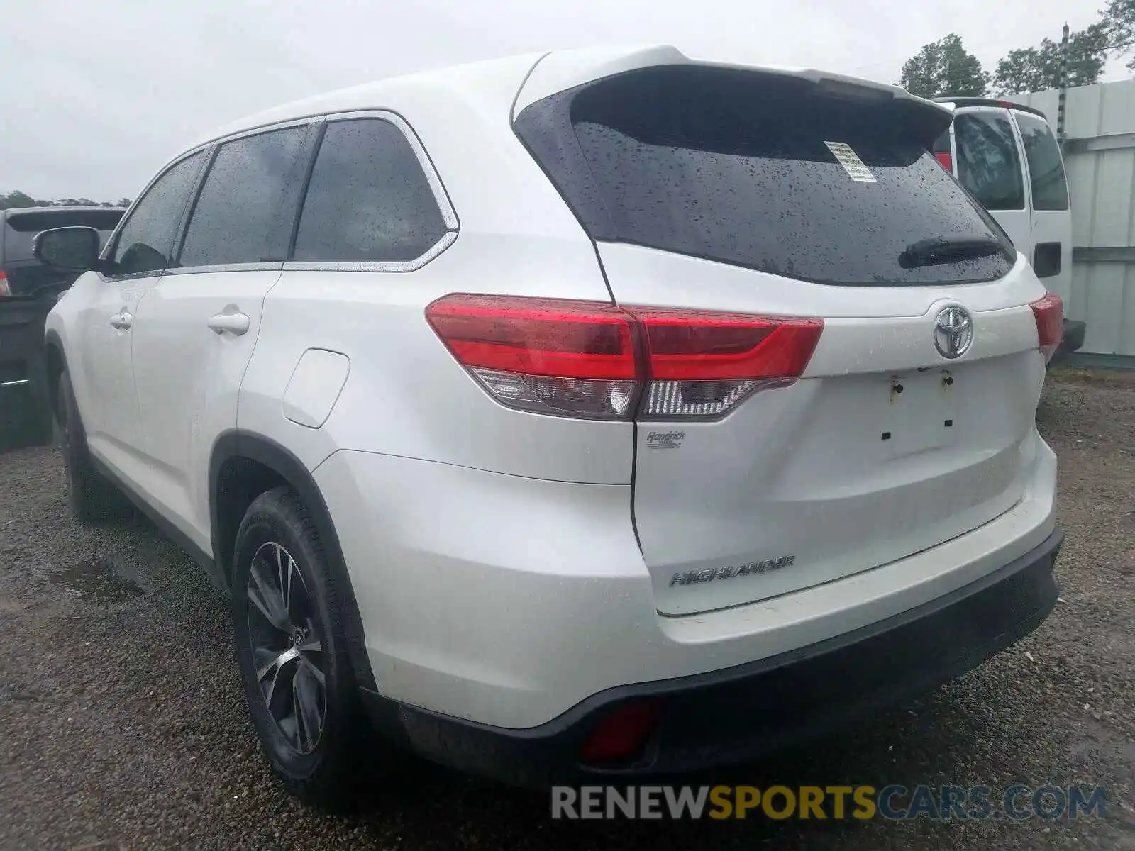 3 Photograph of a damaged car 5TDZARFH2KS047844 TOYOTA HIGHLANDER 2019