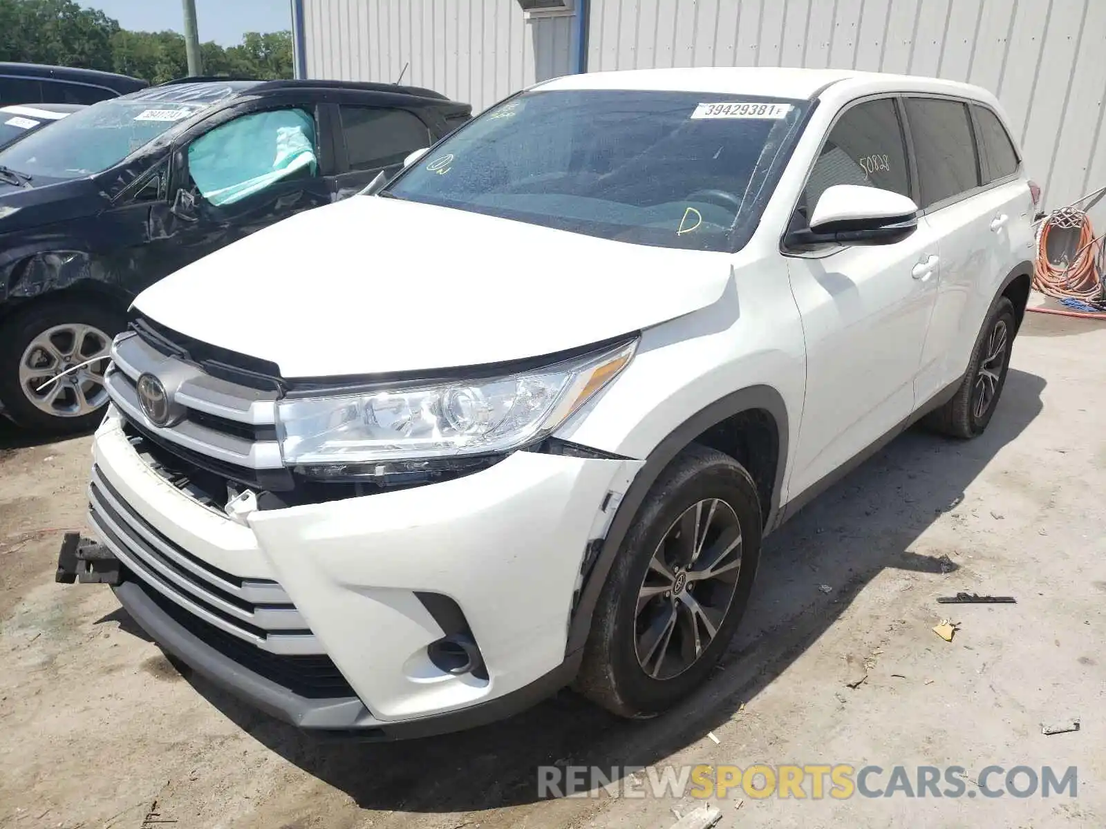 2 Photograph of a damaged car 5TDZARFH2KS048024 TOYOTA HIGHLANDER 2019