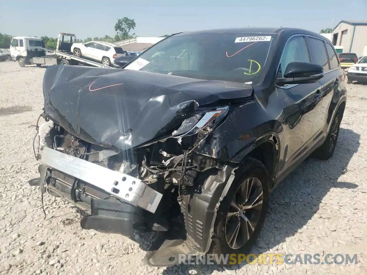 2 Photograph of a damaged car 5TDZARFH2KS048265 TOYOTA HIGHLANDER 2019