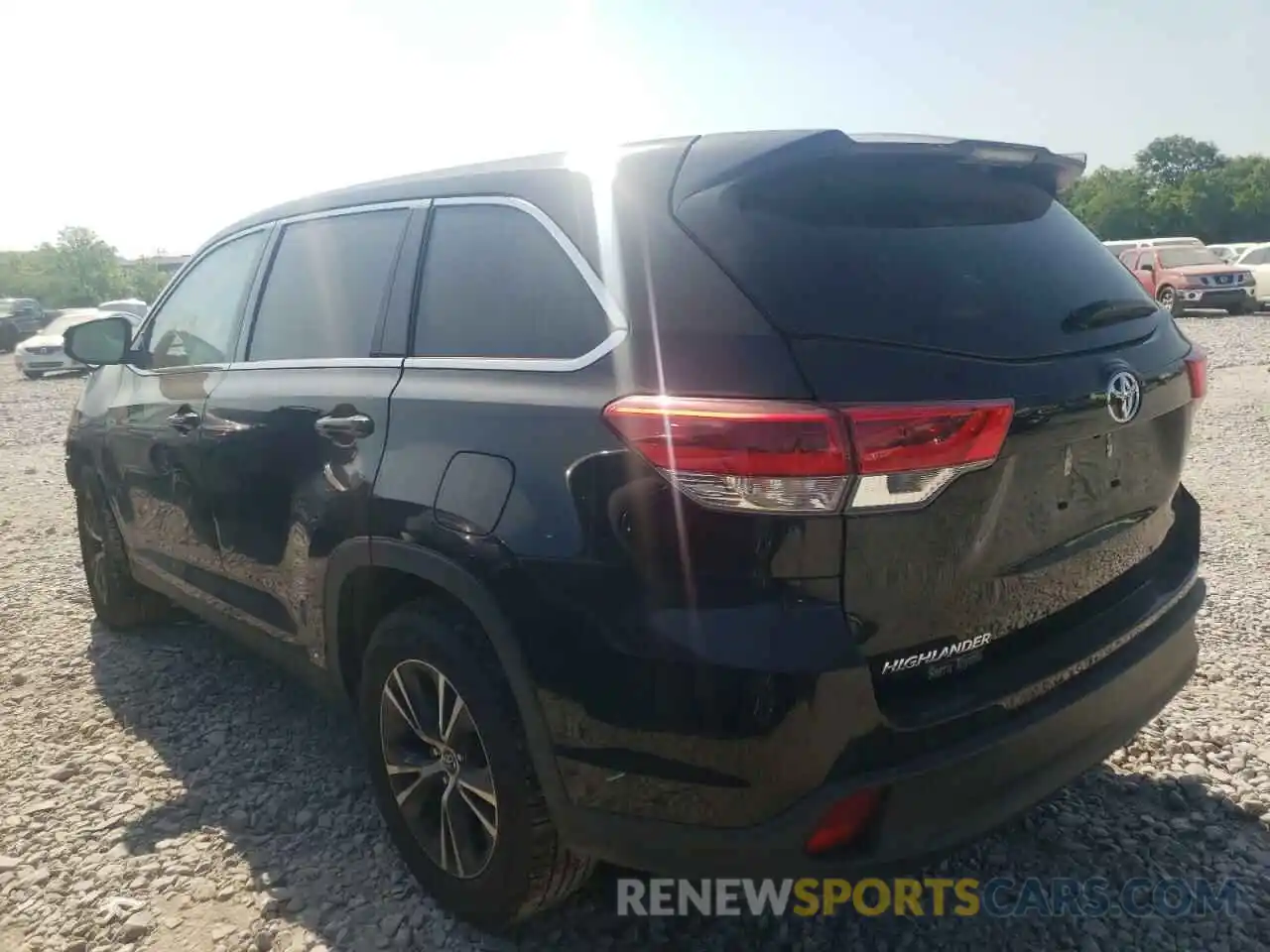 3 Photograph of a damaged car 5TDZARFH2KS048265 TOYOTA HIGHLANDER 2019