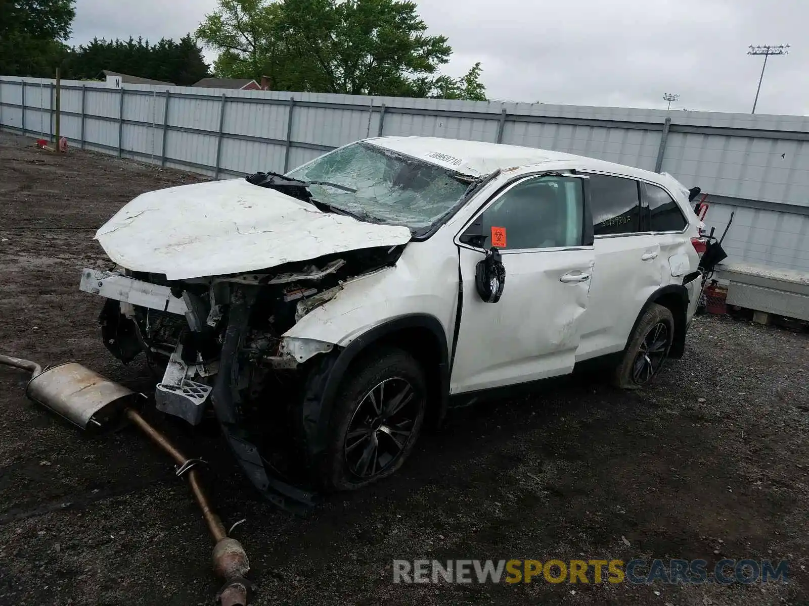 2 Photograph of a damaged car 5TDZARFH2KS048847 TOYOTA HIGHLANDER 2019