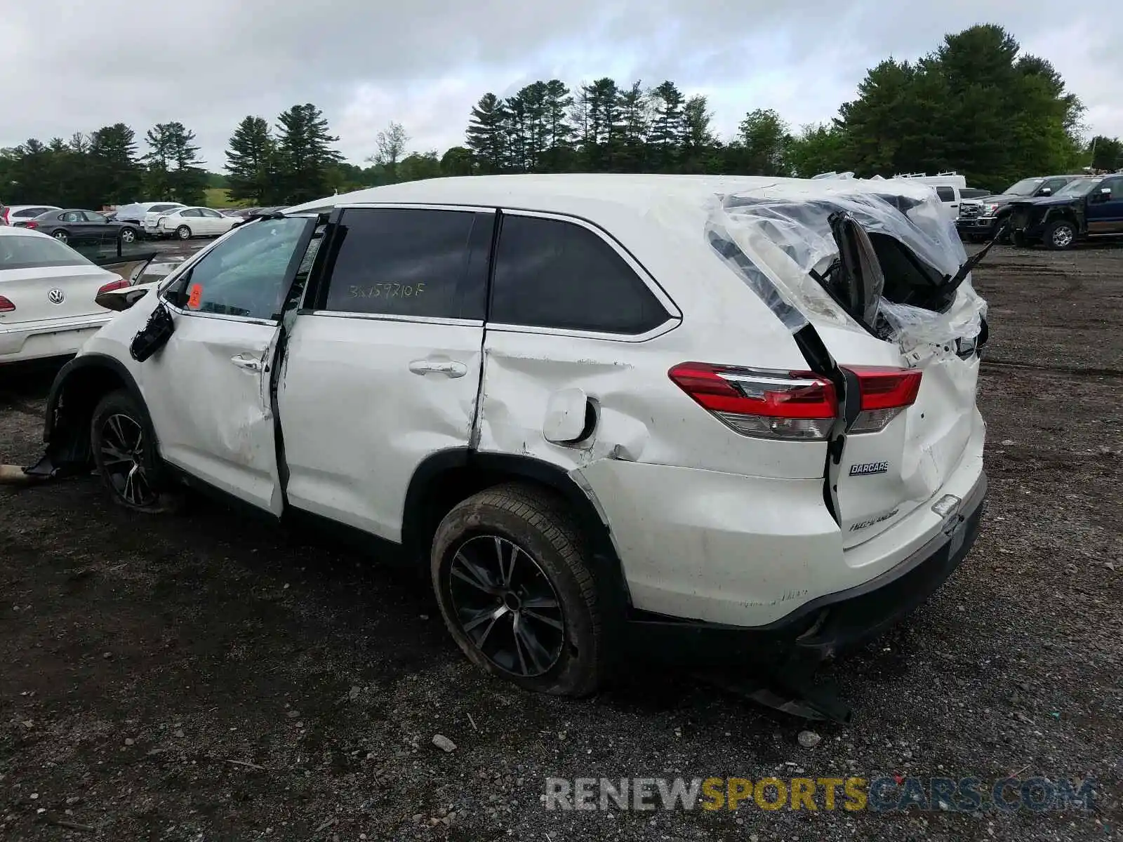 3 Photograph of a damaged car 5TDZARFH2KS048847 TOYOTA HIGHLANDER 2019