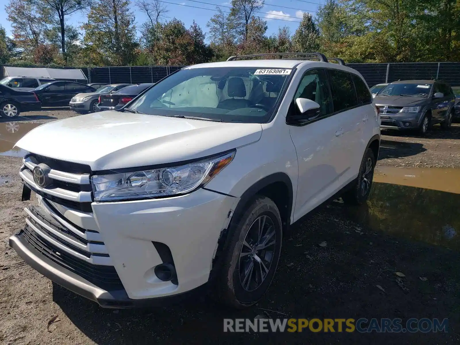 2 Photograph of a damaged car 5TDZARFH2KS049447 TOYOTA HIGHLANDER 2019