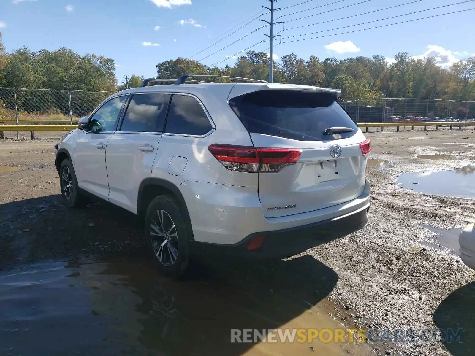 3 Photograph of a damaged car 5TDZARFH2KS049447 TOYOTA HIGHLANDER 2019