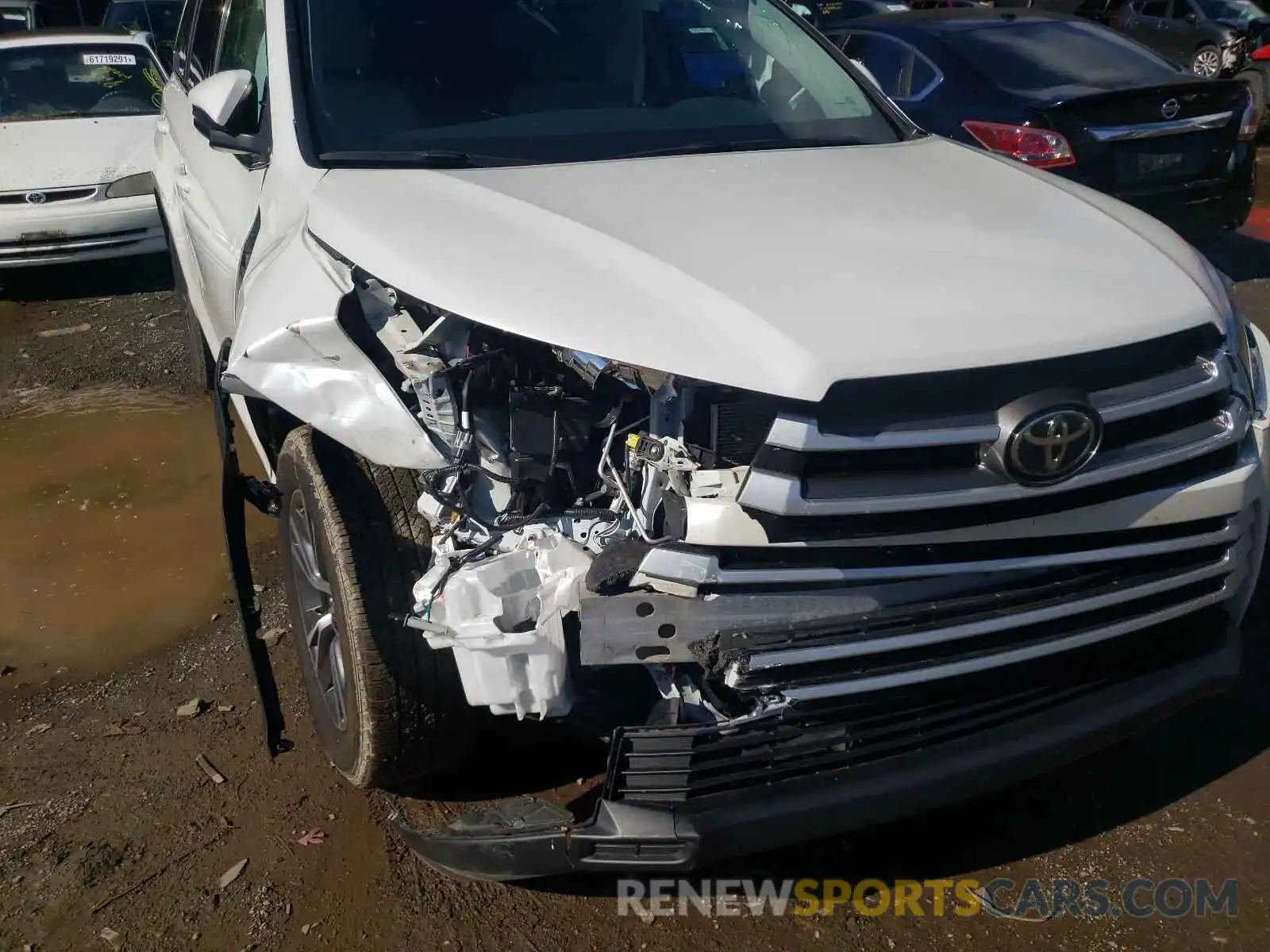 9 Photograph of a damaged car 5TDZARFH2KS049447 TOYOTA HIGHLANDER 2019