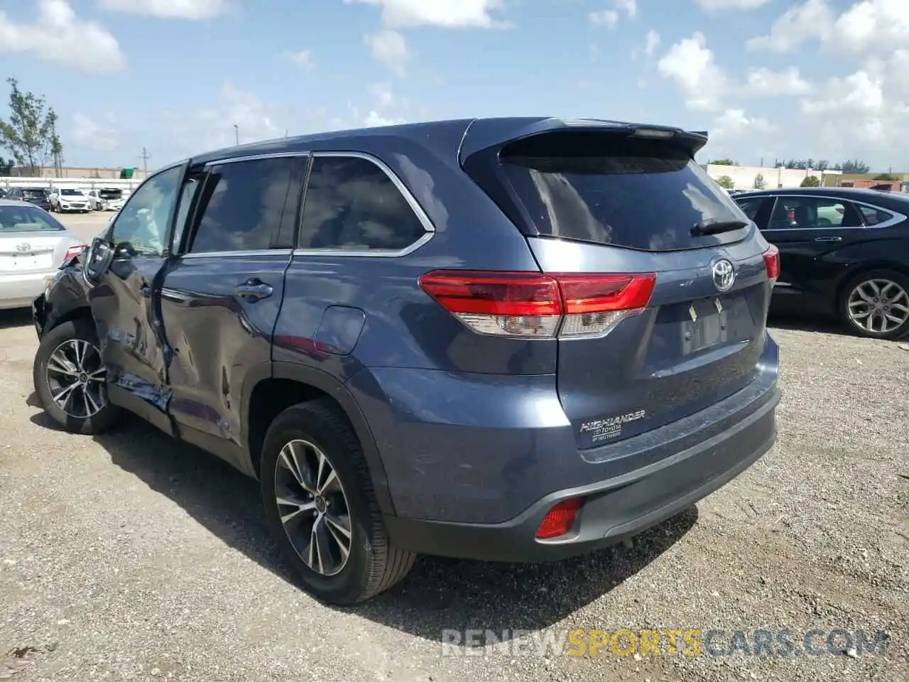 3 Photograph of a damaged car 5TDZARFH2KS050811 TOYOTA HIGHLANDER 2019