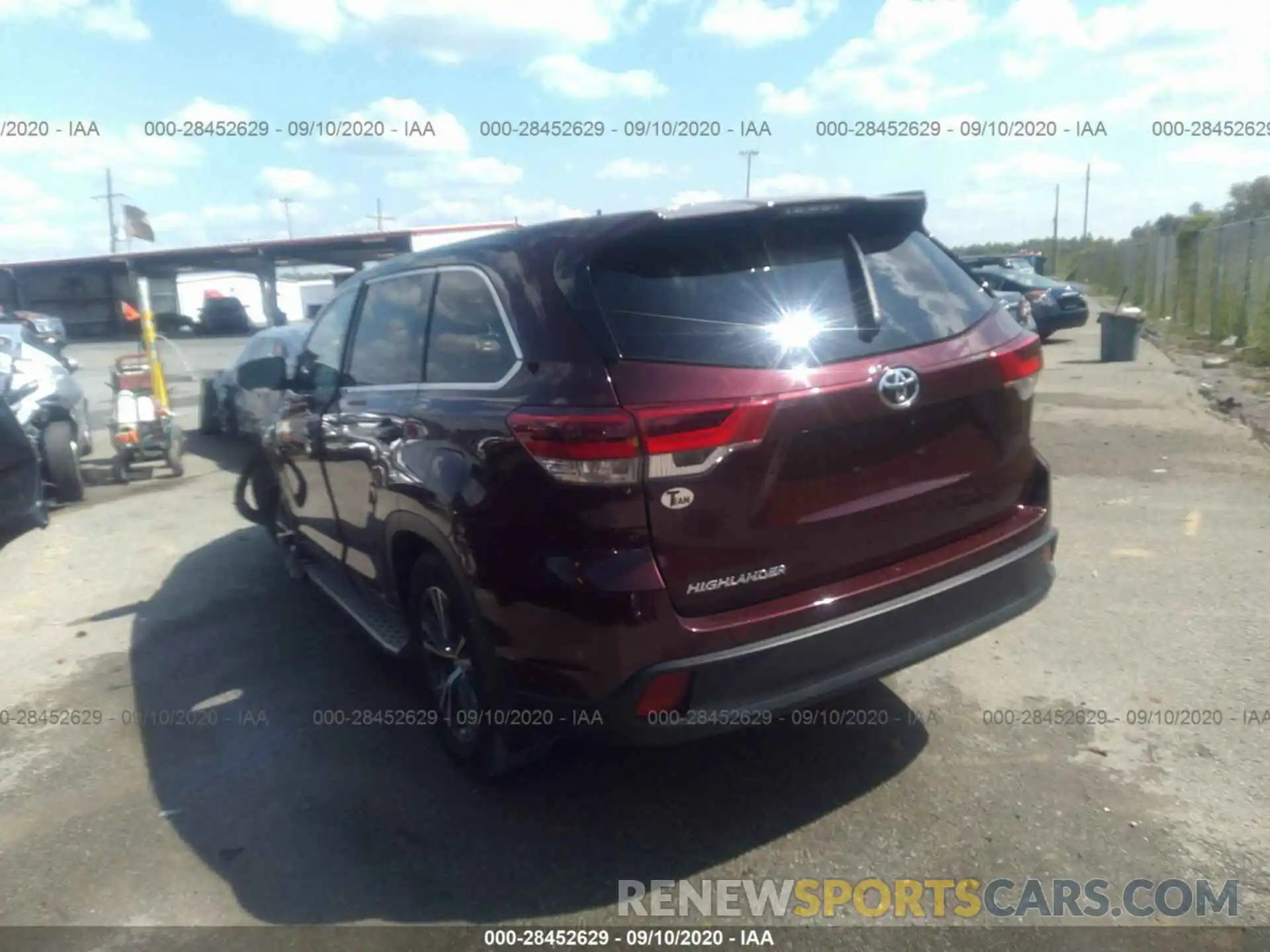 3 Photograph of a damaged car 5TDZARFH2KS053353 TOYOTA HIGHLANDER 2019