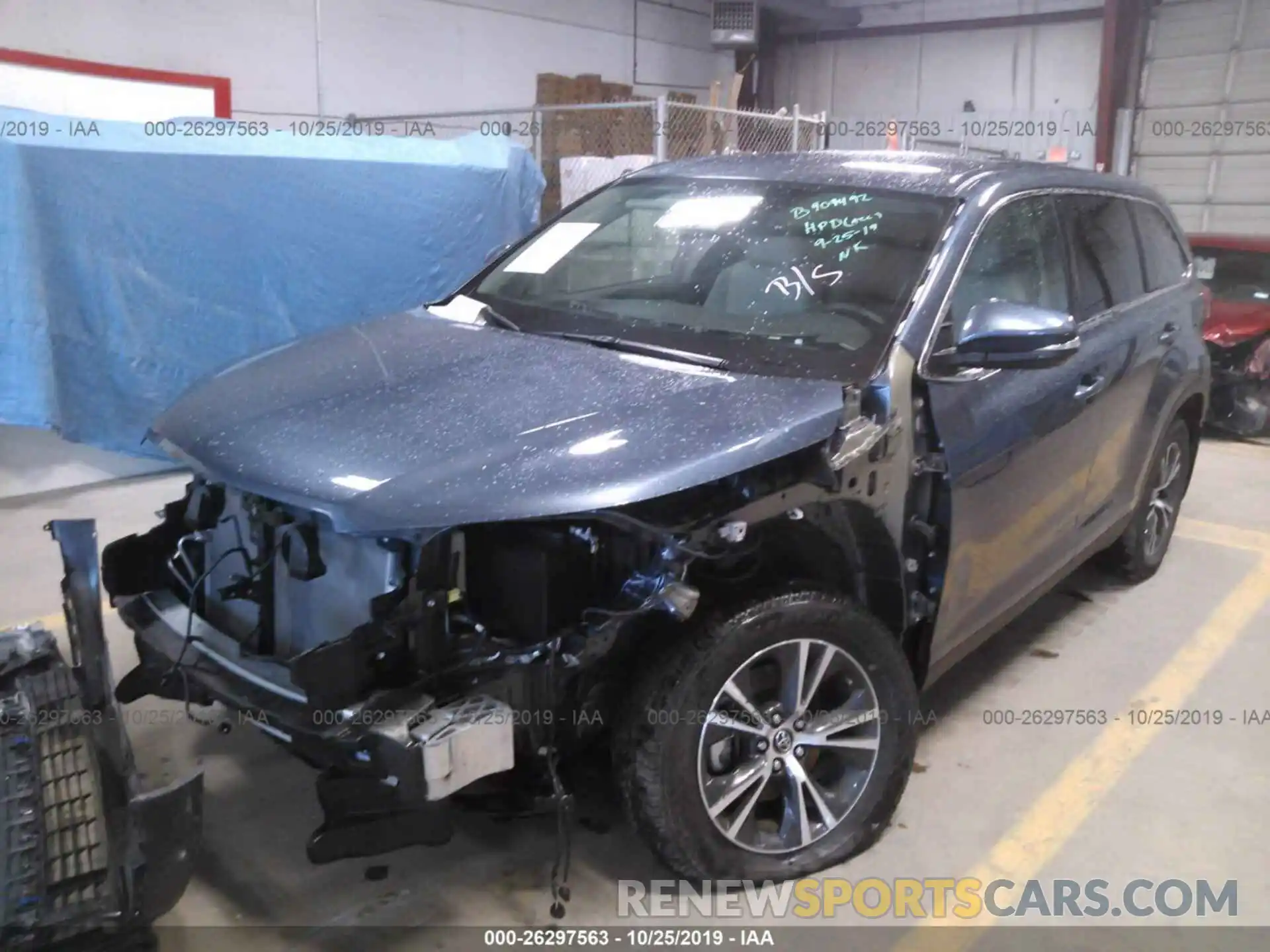 2 Photograph of a damaged car 5TDZARFH2KS053384 TOYOTA HIGHLANDER 2019