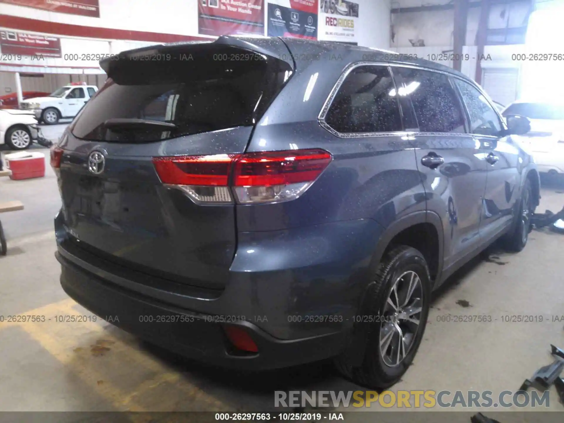 4 Photograph of a damaged car 5TDZARFH2KS053384 TOYOTA HIGHLANDER 2019