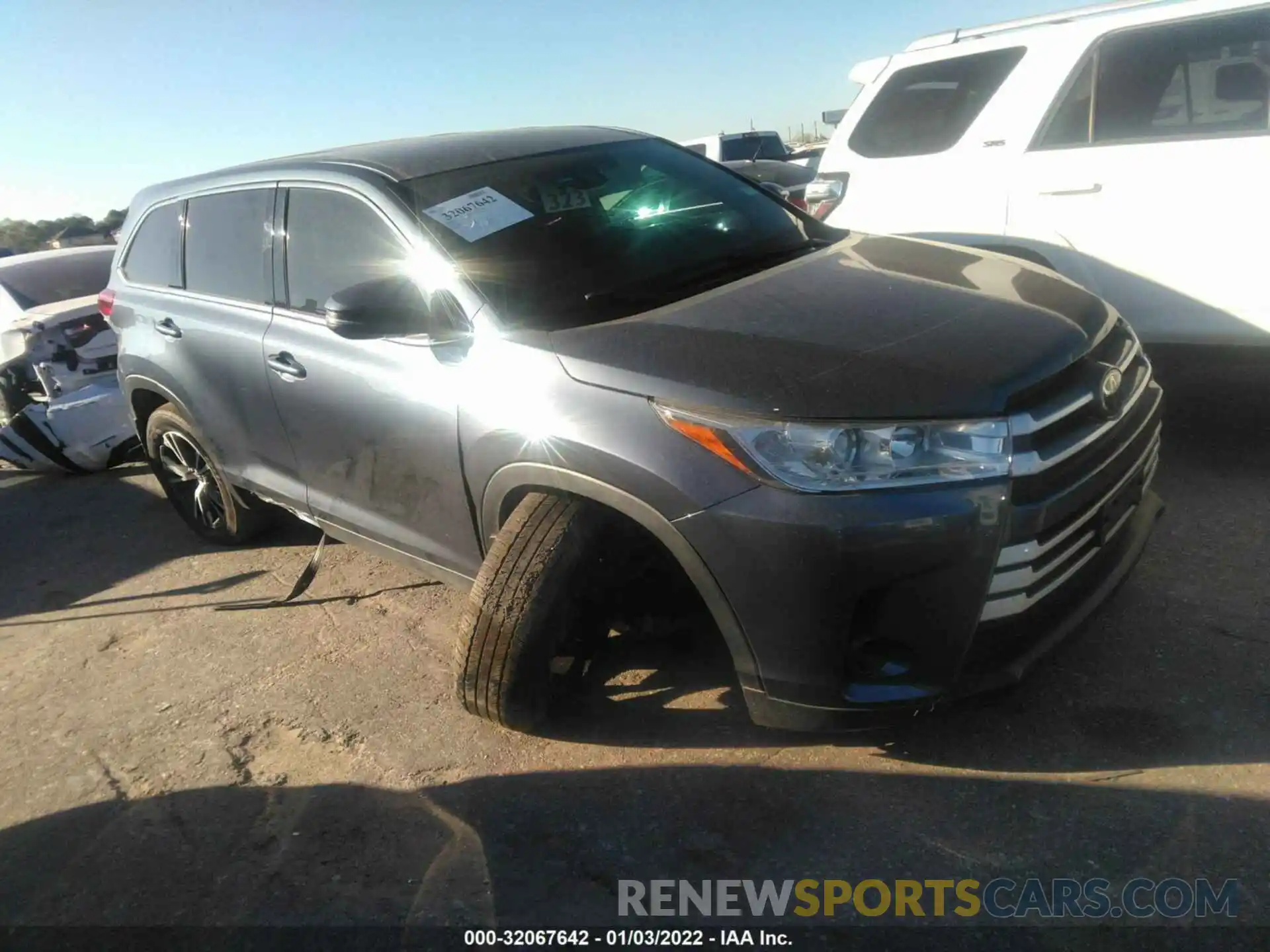 1 Photograph of a damaged car 5TDZARFH2KS054163 TOYOTA HIGHLANDER 2019