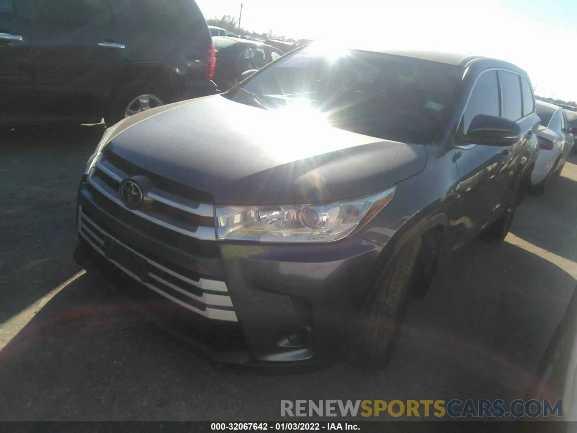 2 Photograph of a damaged car 5TDZARFH2KS054163 TOYOTA HIGHLANDER 2019