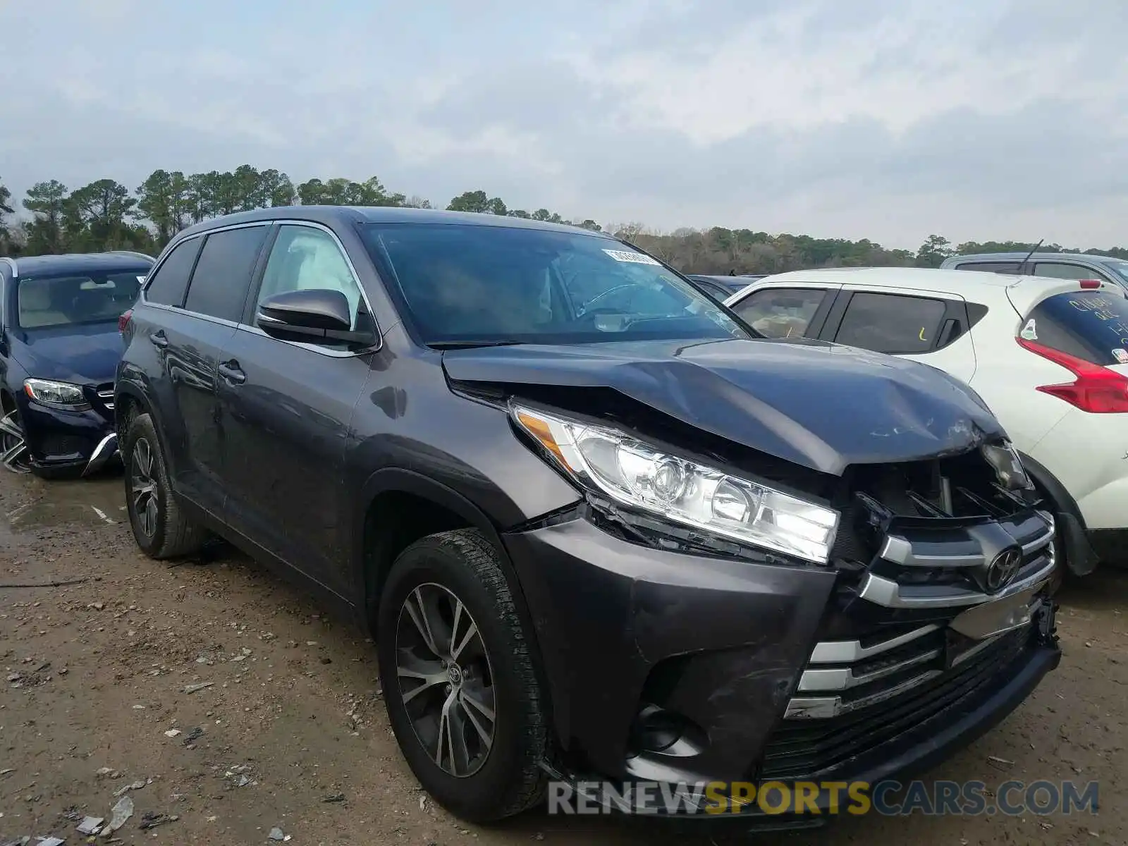 1 Photograph of a damaged car 5TDZARFH2KS054518 TOYOTA HIGHLANDER 2019