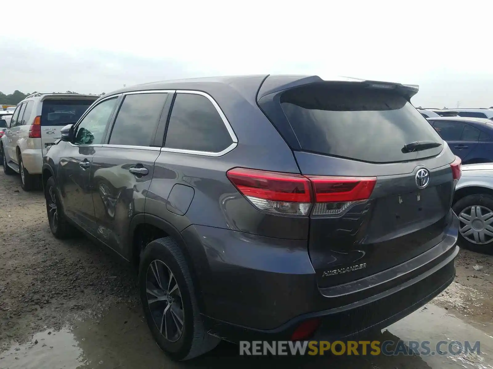 3 Photograph of a damaged car 5TDZARFH2KS054518 TOYOTA HIGHLANDER 2019