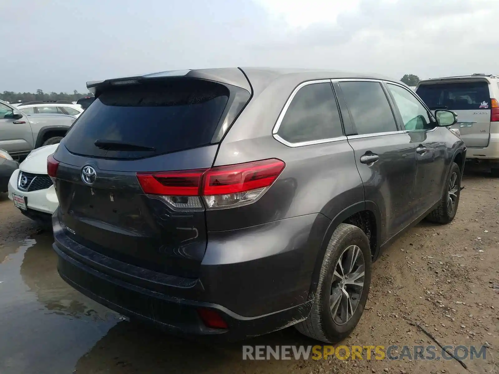 4 Photograph of a damaged car 5TDZARFH2KS054518 TOYOTA HIGHLANDER 2019