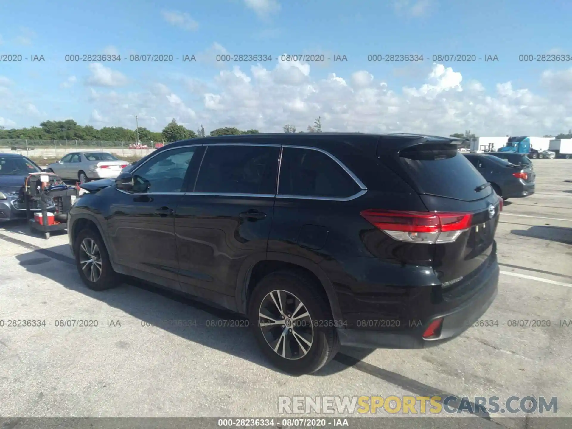 3 Photograph of a damaged car 5TDZARFH2KS054681 TOYOTA HIGHLANDER 2019