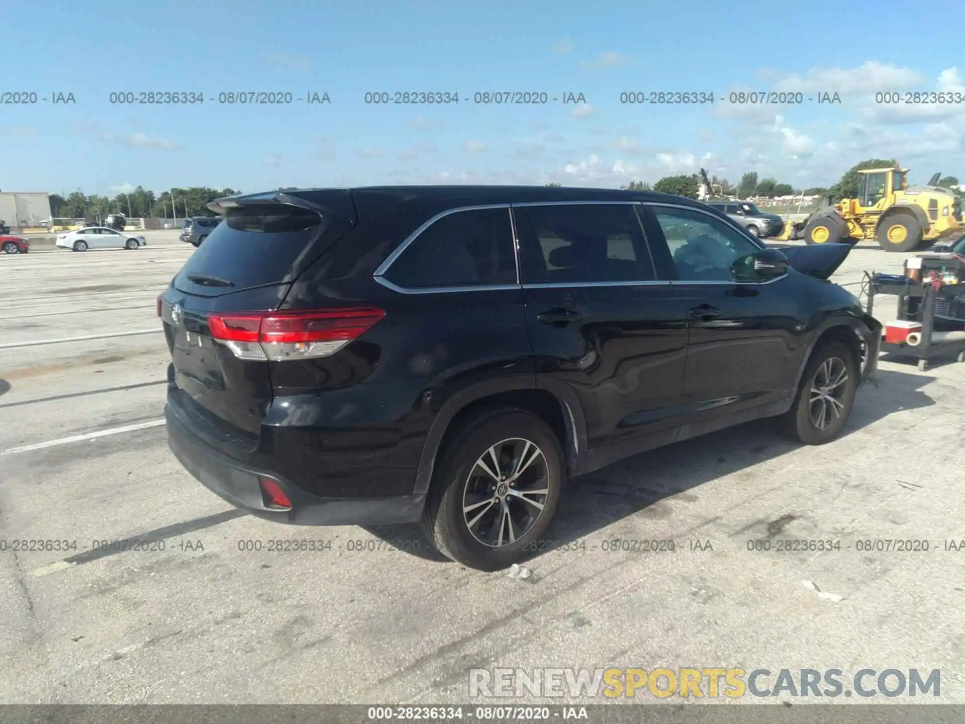 4 Photograph of a damaged car 5TDZARFH2KS054681 TOYOTA HIGHLANDER 2019