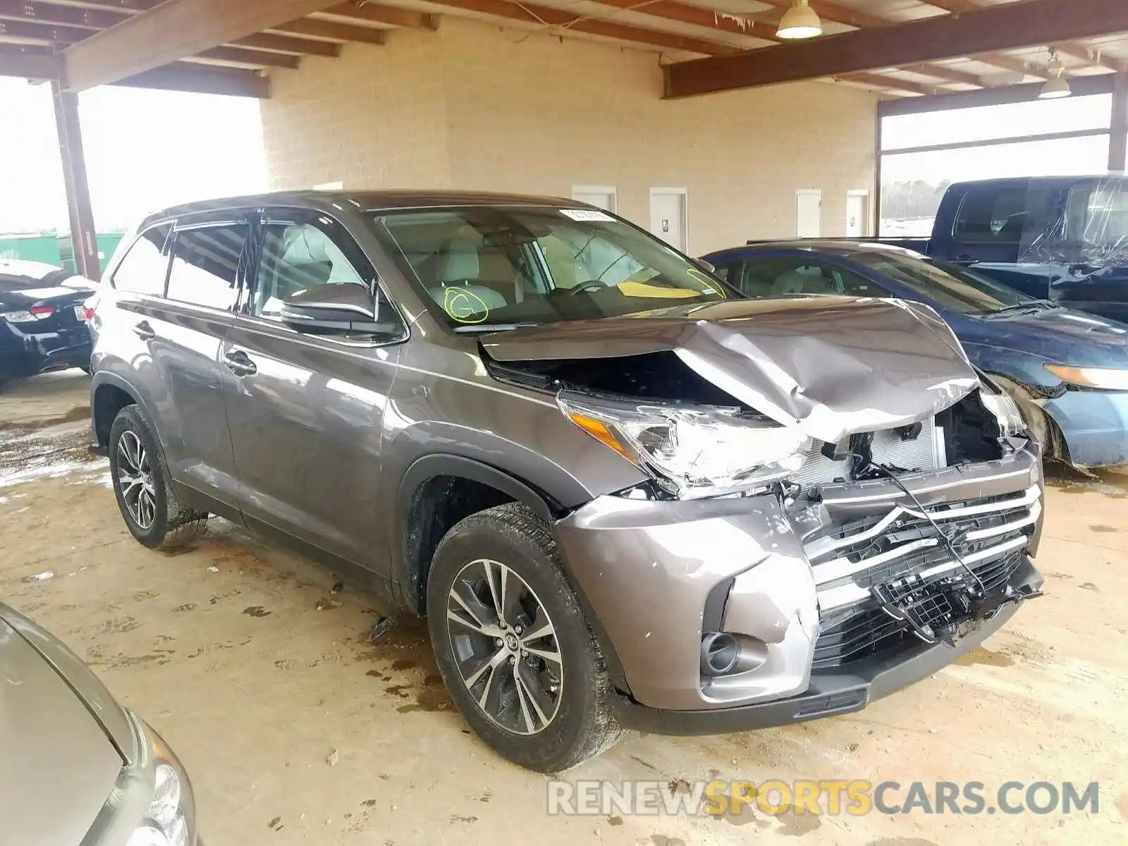 1 Photograph of a damaged car 5TDZARFH2KS054759 TOYOTA HIGHLANDER 2019