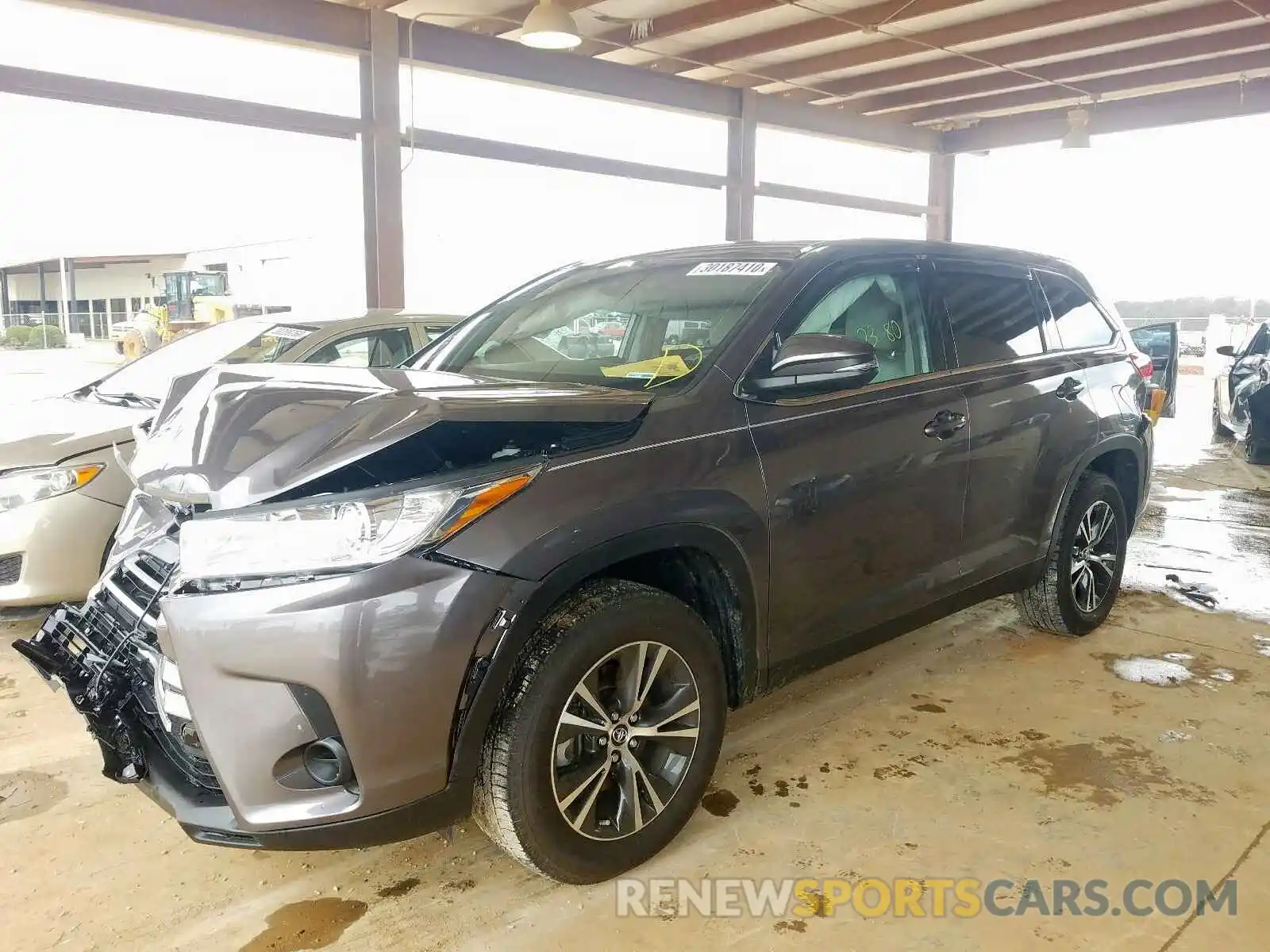 2 Photograph of a damaged car 5TDZARFH2KS054759 TOYOTA HIGHLANDER 2019