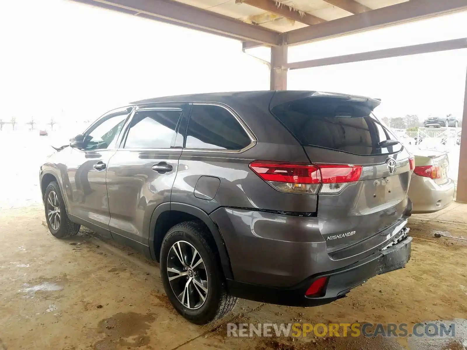 3 Photograph of a damaged car 5TDZARFH2KS054759 TOYOTA HIGHLANDER 2019