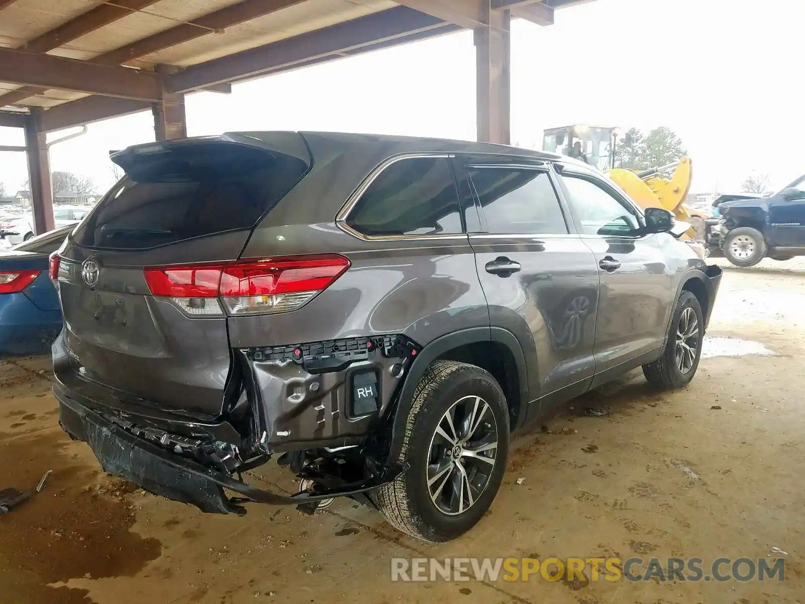 4 Photograph of a damaged car 5TDZARFH2KS054759 TOYOTA HIGHLANDER 2019