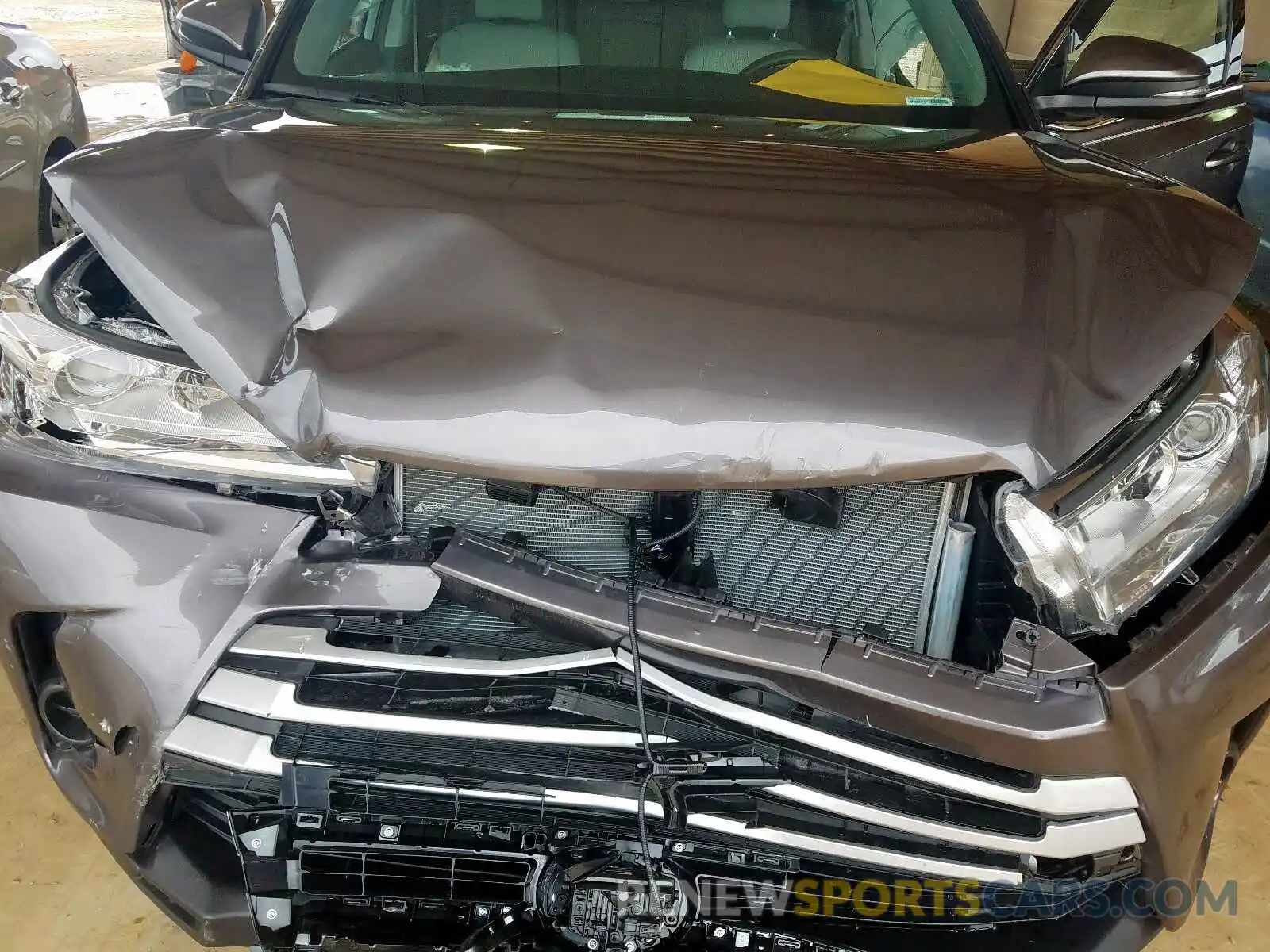 7 Photograph of a damaged car 5TDZARFH2KS054759 TOYOTA HIGHLANDER 2019