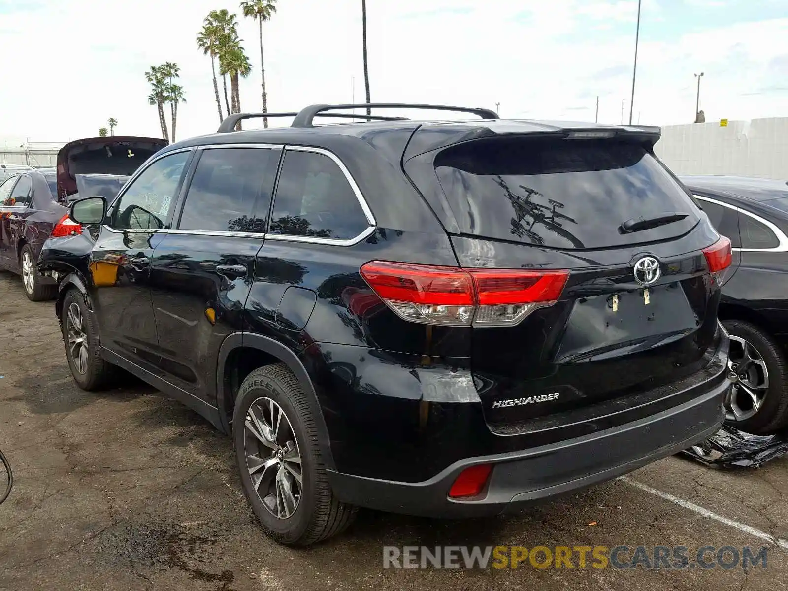 3 Photograph of a damaged car 5TDZARFH2KS055183 TOYOTA HIGHLANDER 2019