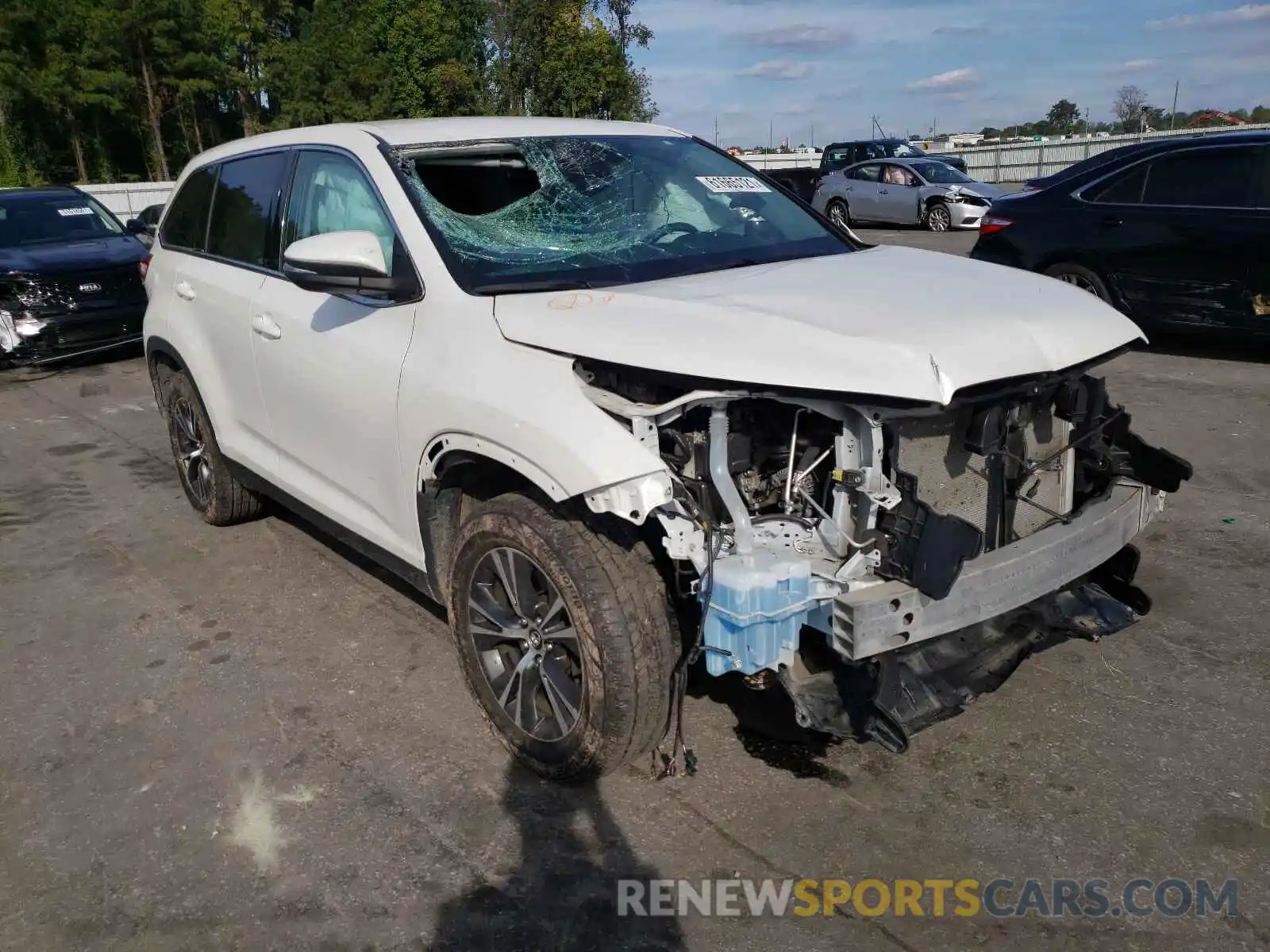 1 Photograph of a damaged car 5TDZARFH2KS055698 TOYOTA HIGHLANDER 2019