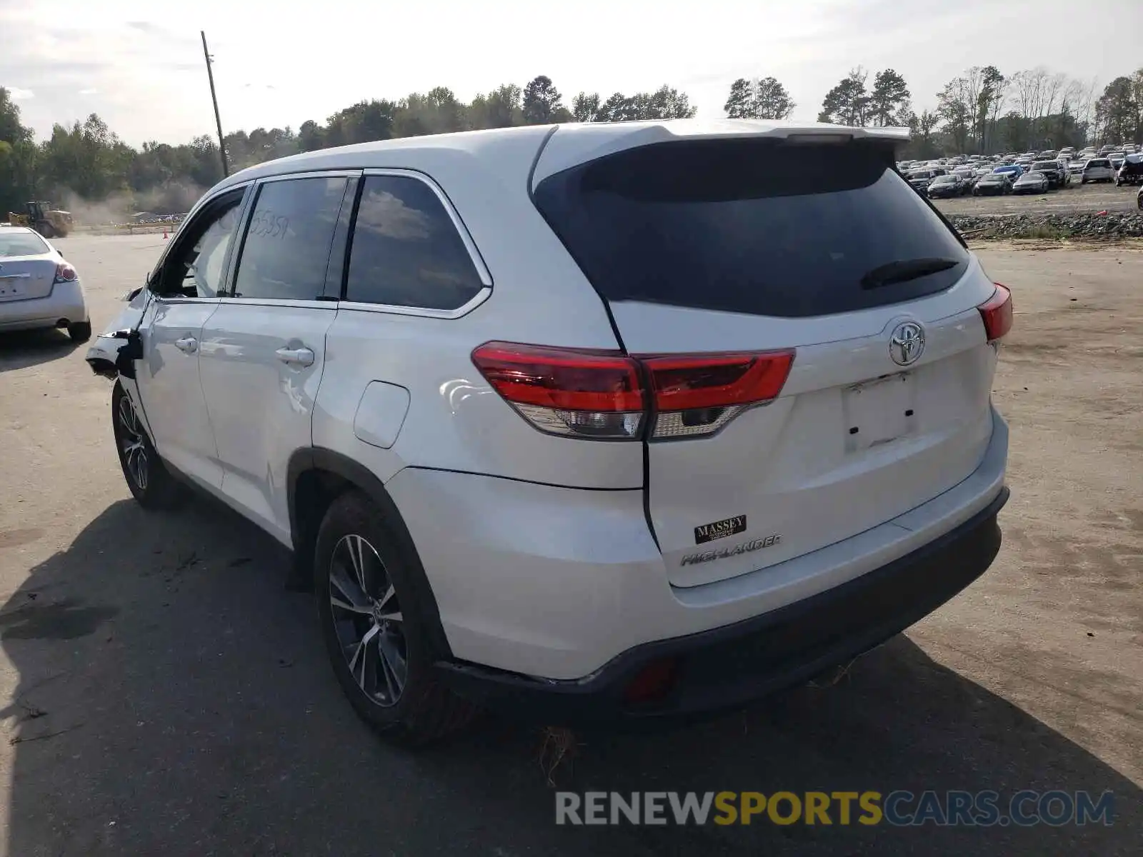 3 Photograph of a damaged car 5TDZARFH2KS055698 TOYOTA HIGHLANDER 2019