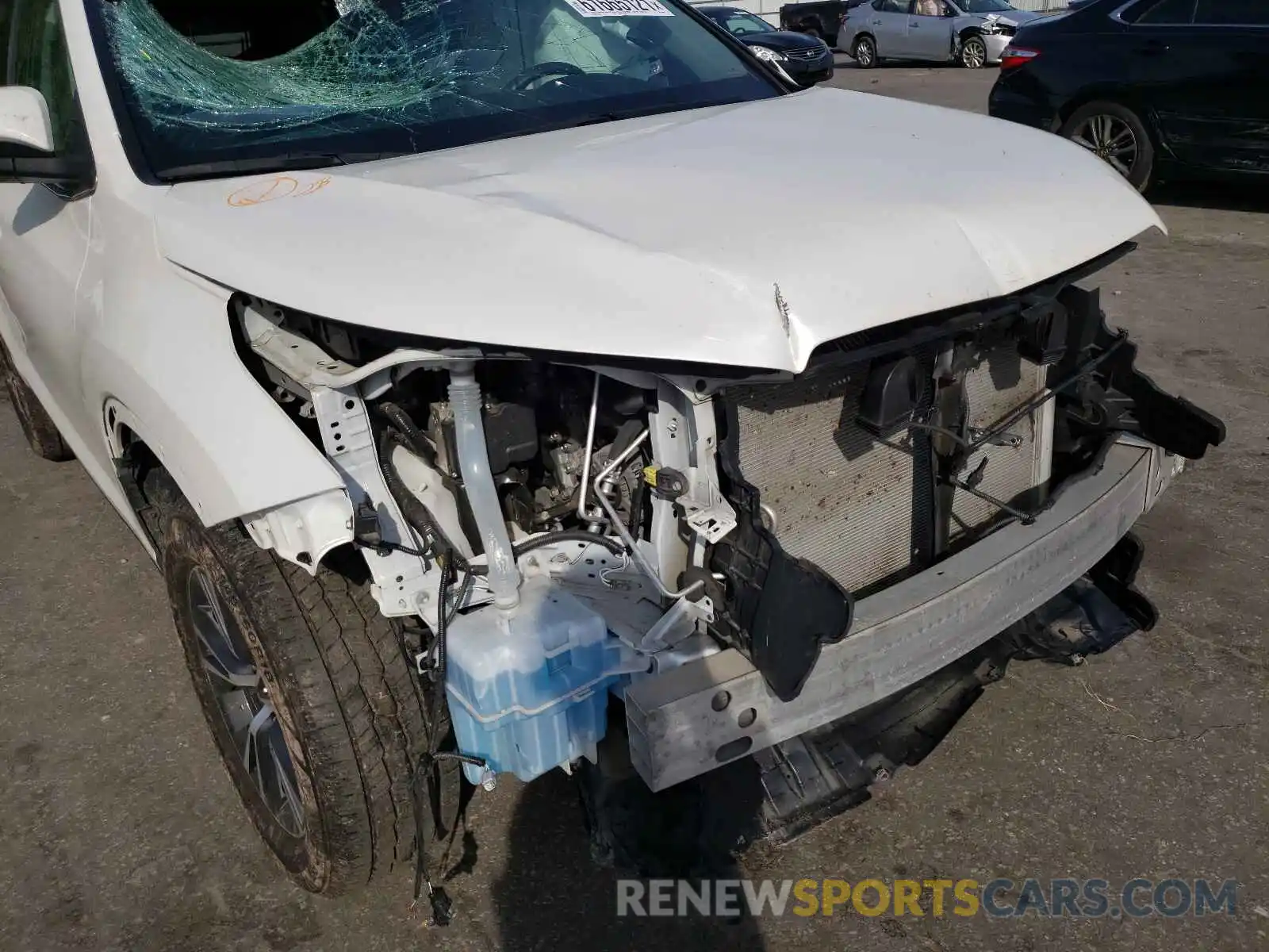 9 Photograph of a damaged car 5TDZARFH2KS055698 TOYOTA HIGHLANDER 2019