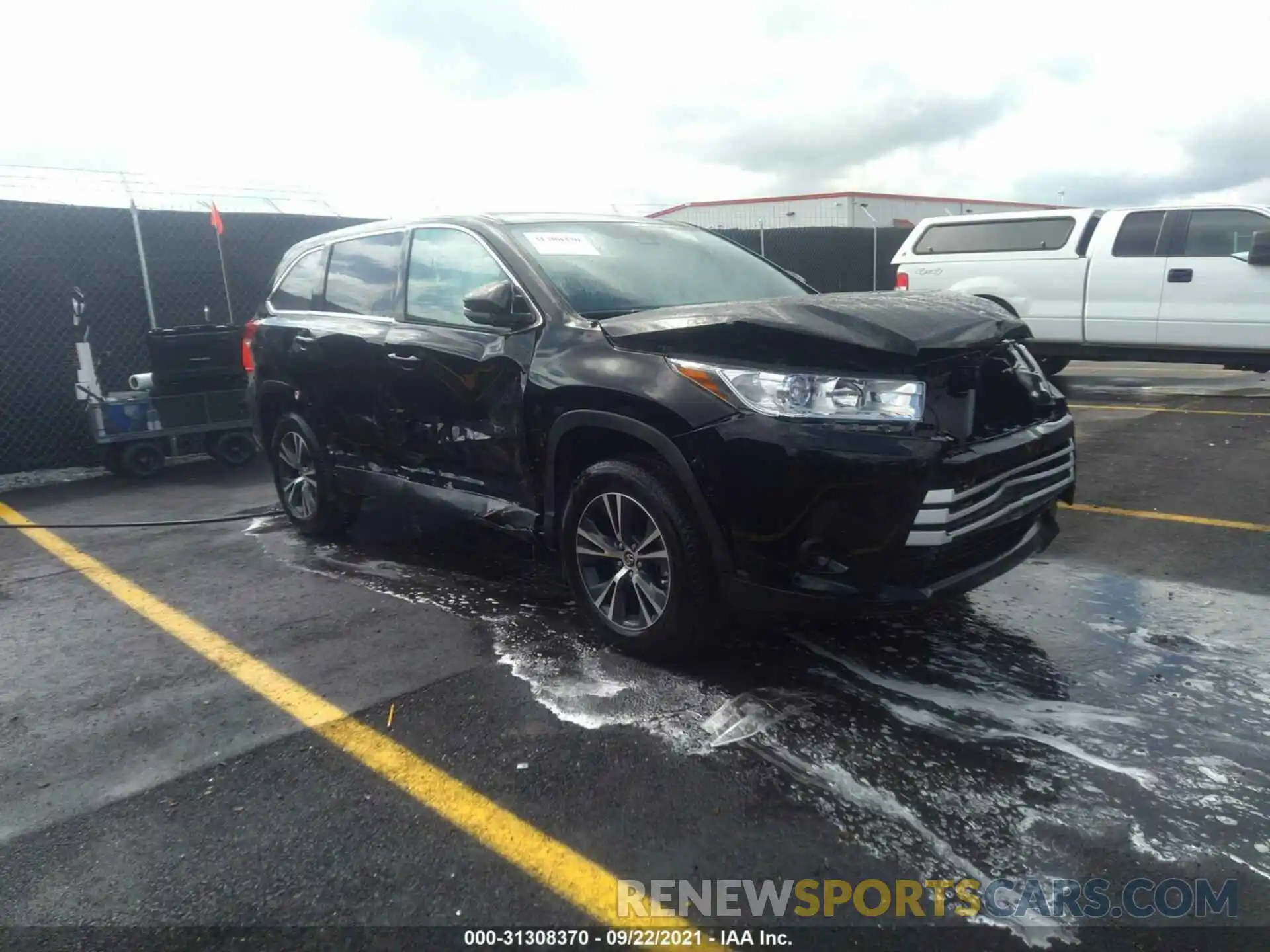 1 Photograph of a damaged car 5TDZARFH2KS057905 TOYOTA HIGHLANDER 2019