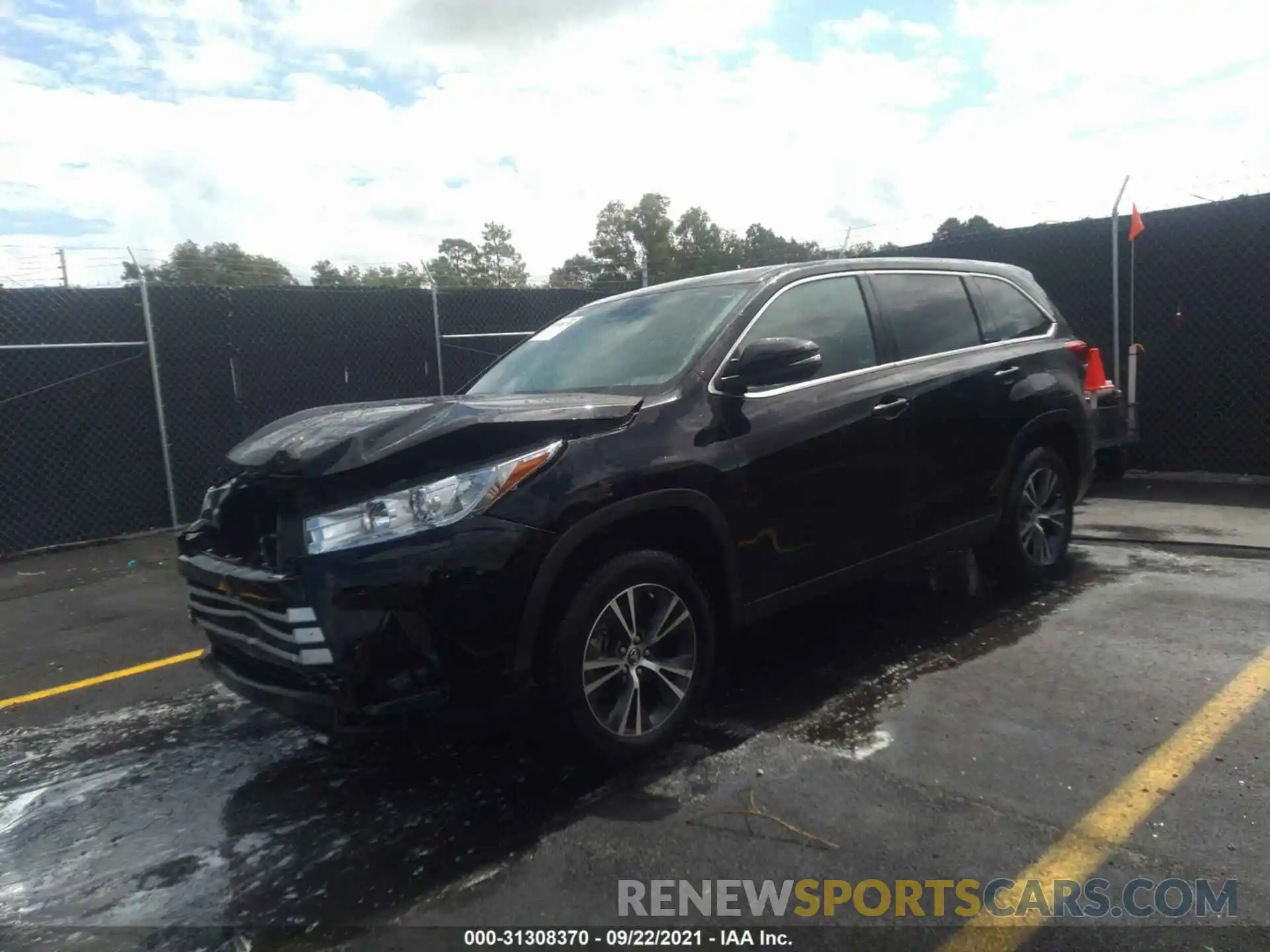 2 Photograph of a damaged car 5TDZARFH2KS057905 TOYOTA HIGHLANDER 2019