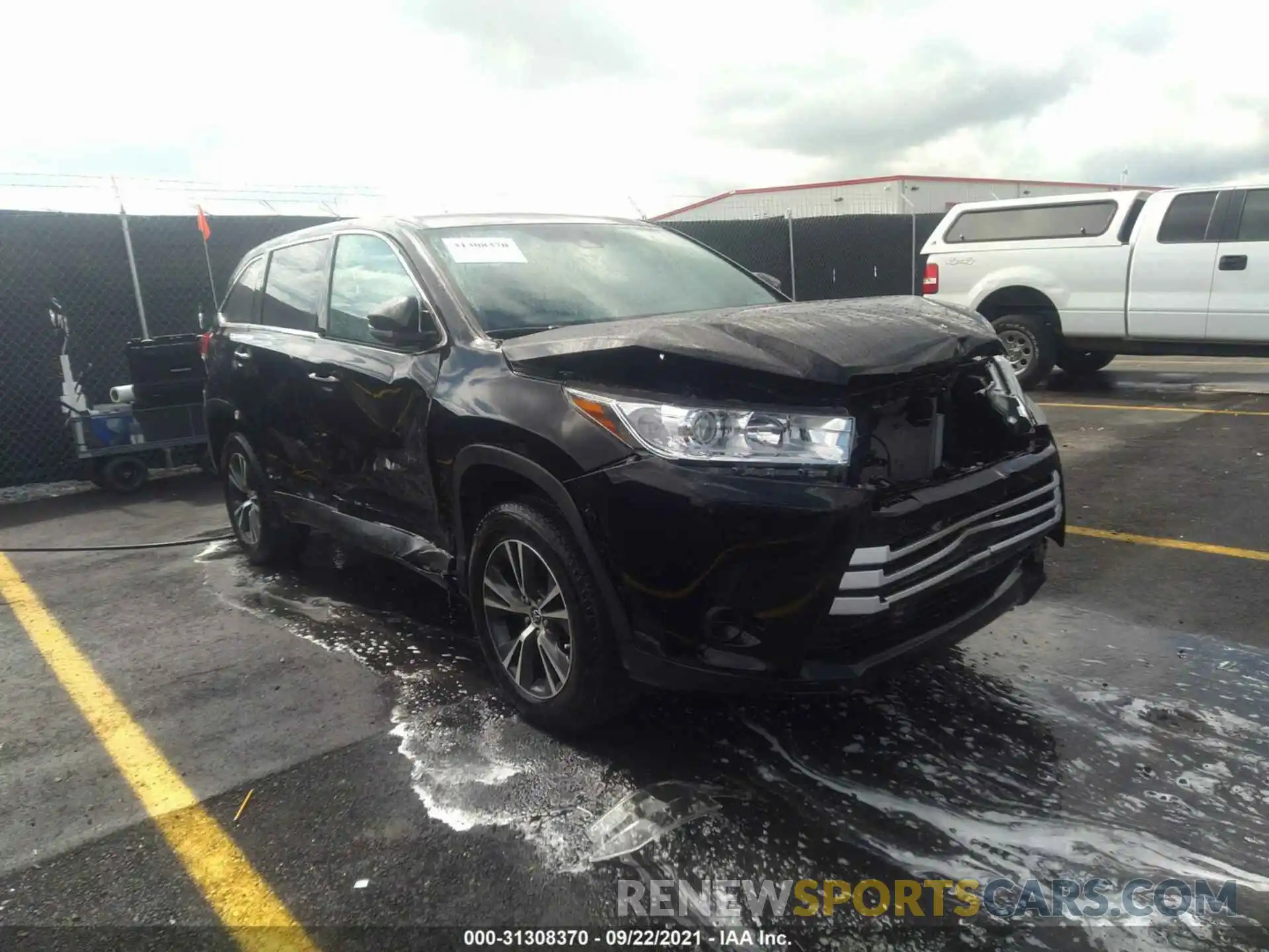 6 Photograph of a damaged car 5TDZARFH2KS057905 TOYOTA HIGHLANDER 2019