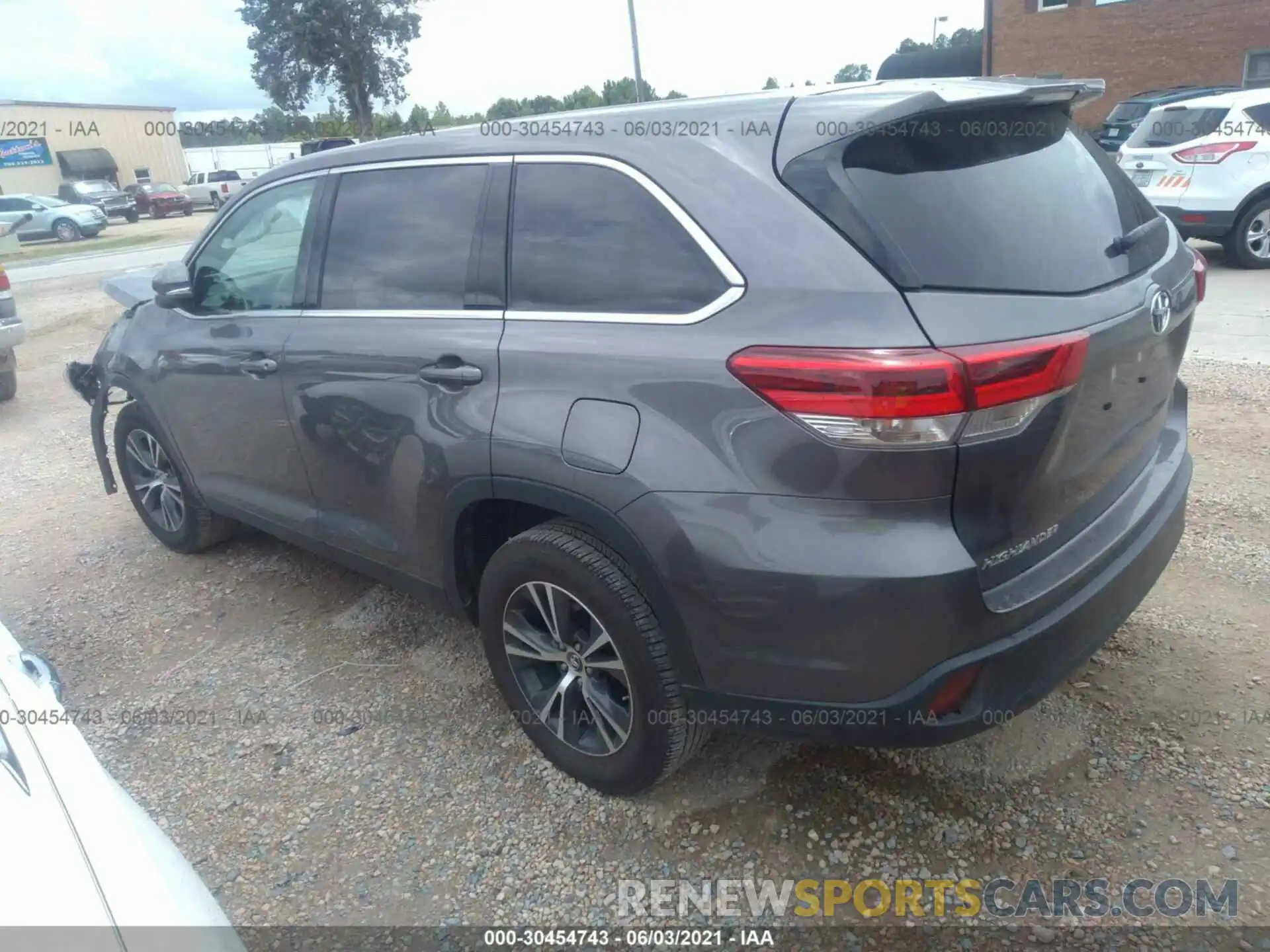 3 Photograph of a damaged car 5TDZARFH2KS058567 TOYOTA HIGHLANDER 2019