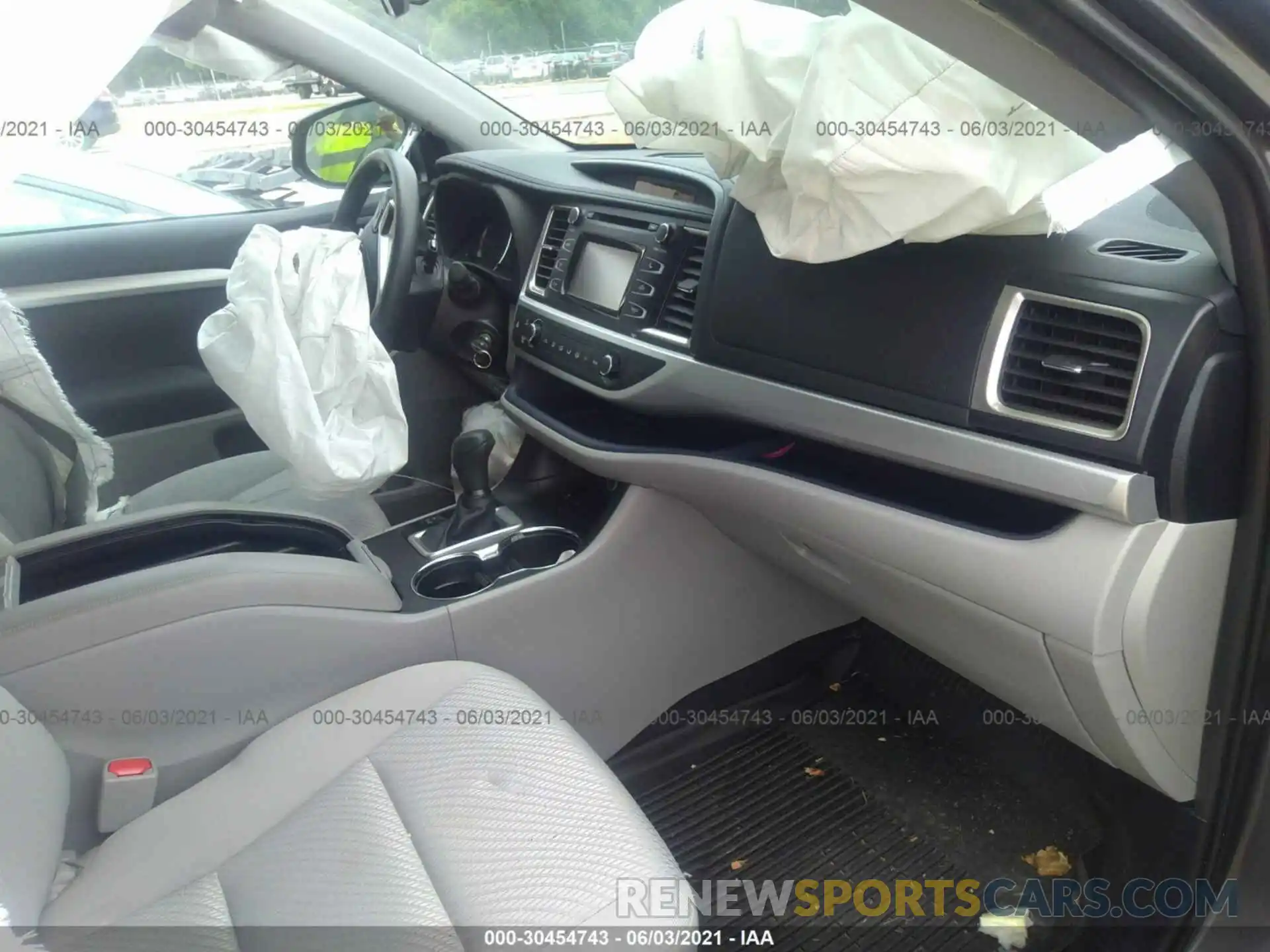 5 Photograph of a damaged car 5TDZARFH2KS058567 TOYOTA HIGHLANDER 2019