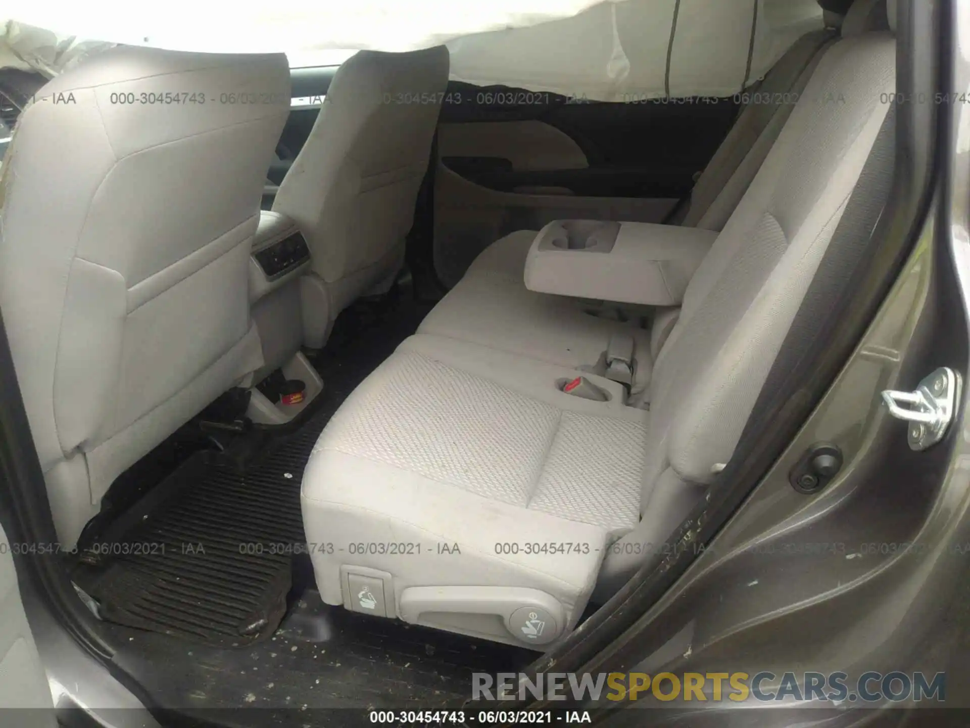 8 Photograph of a damaged car 5TDZARFH2KS058567 TOYOTA HIGHLANDER 2019