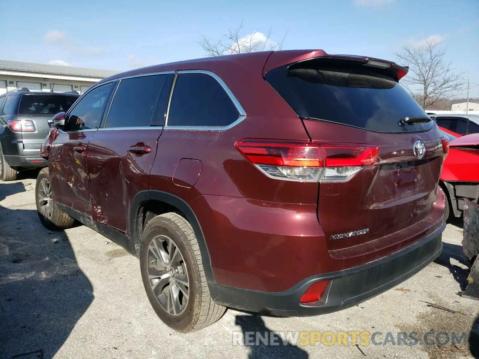 3 Photograph of a damaged car 5TDZARFH2KS058620 TOYOTA HIGHLANDER 2019