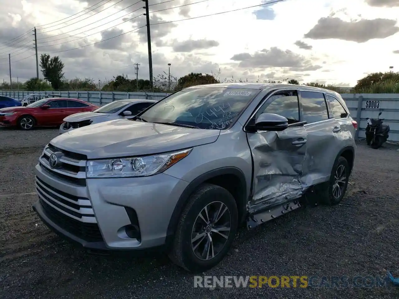 2 Photograph of a damaged car 5TDZARFH2KS059444 TOYOTA HIGHLANDER 2019