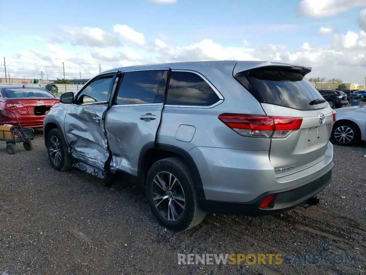 3 Photograph of a damaged car 5TDZARFH2KS059444 TOYOTA HIGHLANDER 2019