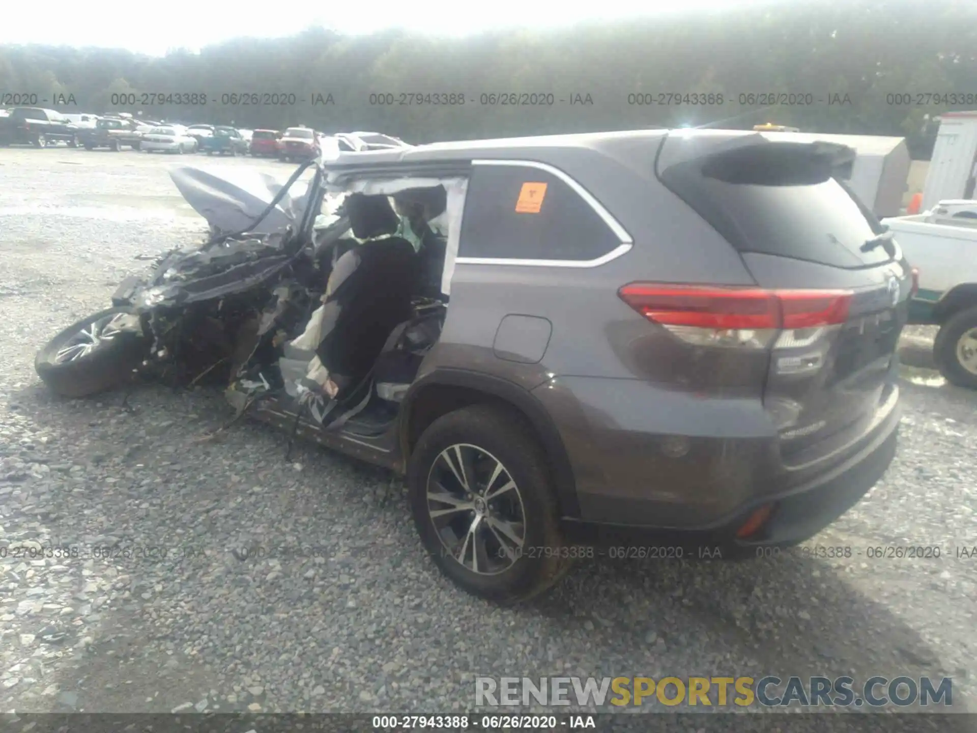 3 Photograph of a damaged car 5TDZARFH2KS059489 TOYOTA HIGHLANDER 2019