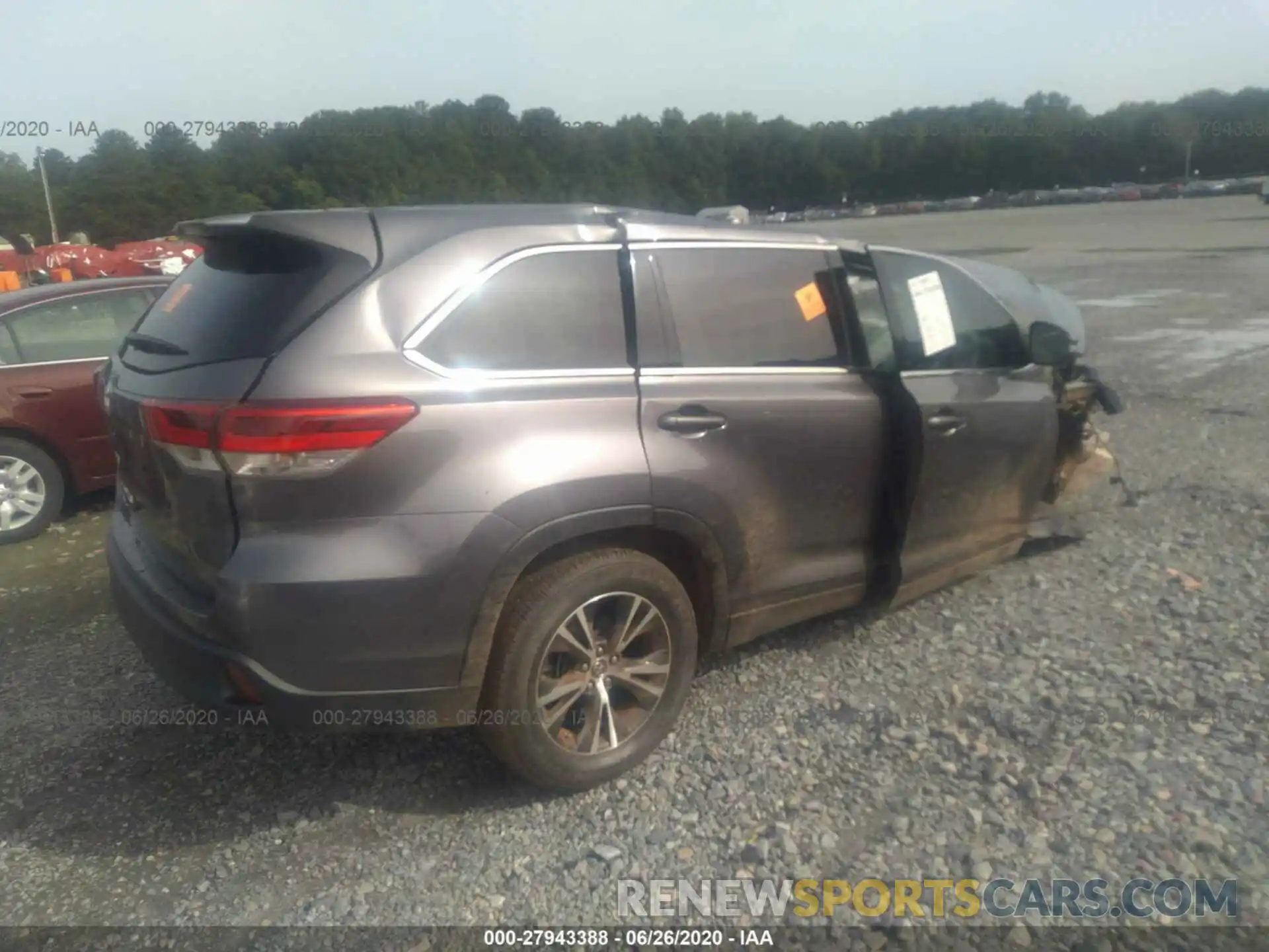 4 Photograph of a damaged car 5TDZARFH2KS059489 TOYOTA HIGHLANDER 2019