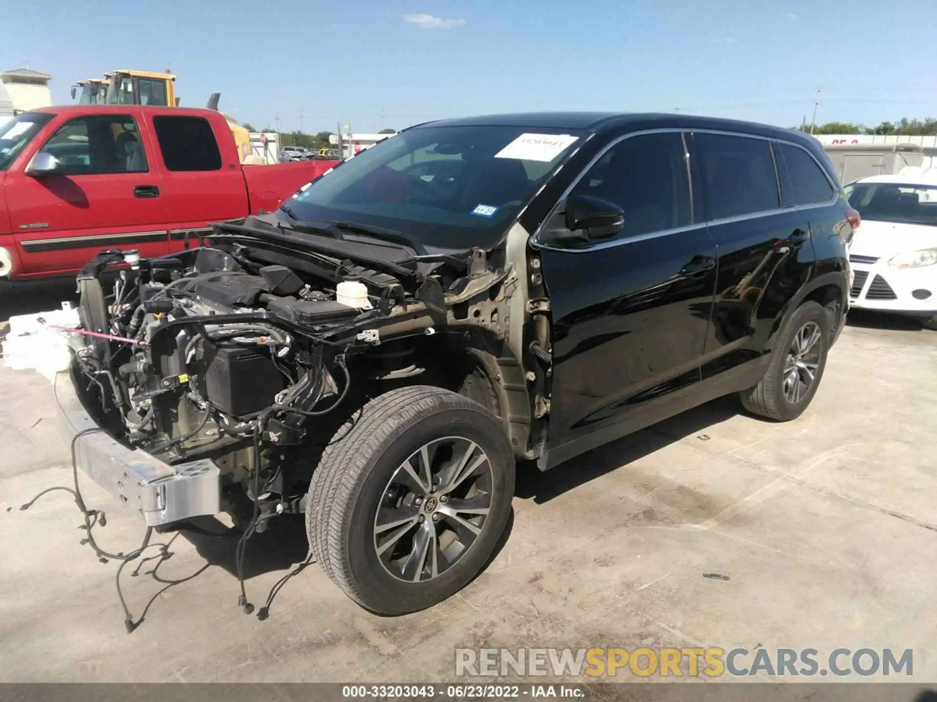 2 Photograph of a damaged car 5TDZARFH2KS060643 TOYOTA HIGHLANDER 2019