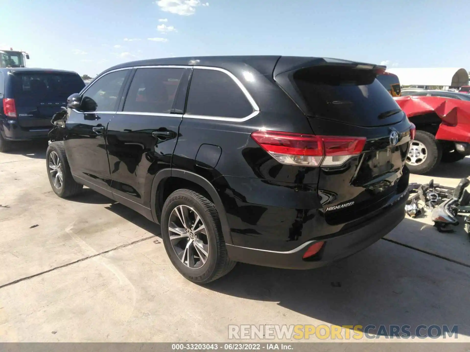 3 Photograph of a damaged car 5TDZARFH2KS060643 TOYOTA HIGHLANDER 2019