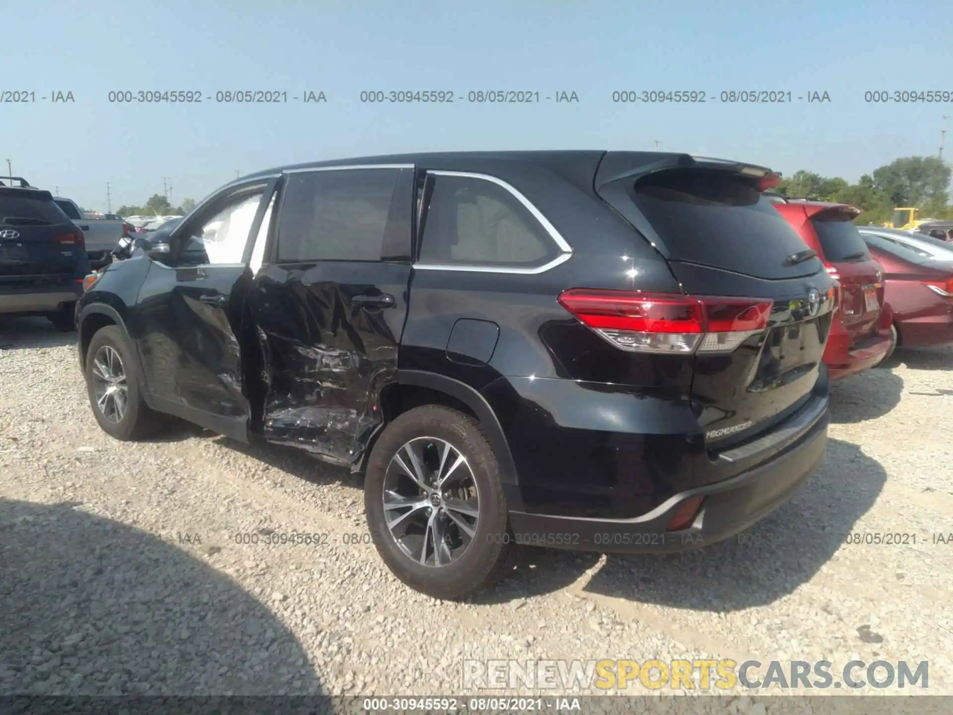 3 Photograph of a damaged car 5TDZARFH2KS060786 TOYOTA HIGHLANDER 2019