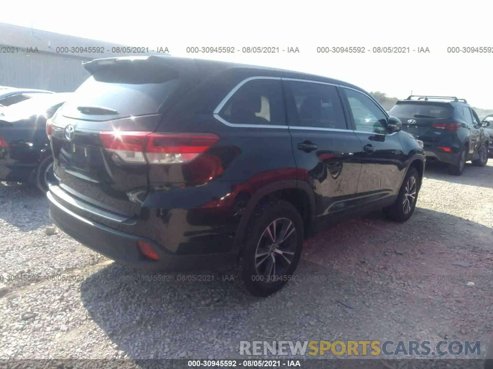 4 Photograph of a damaged car 5TDZARFH2KS060786 TOYOTA HIGHLANDER 2019