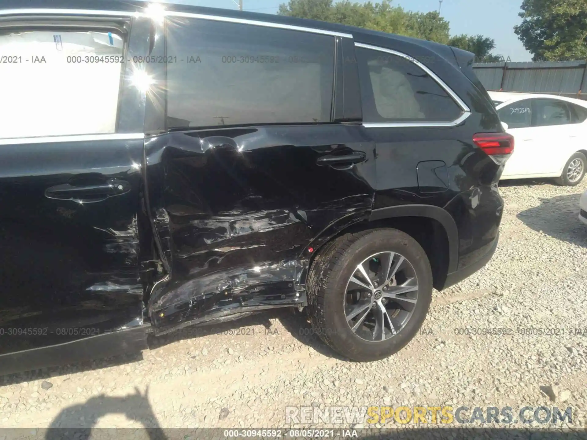 6 Photograph of a damaged car 5TDZARFH2KS060786 TOYOTA HIGHLANDER 2019